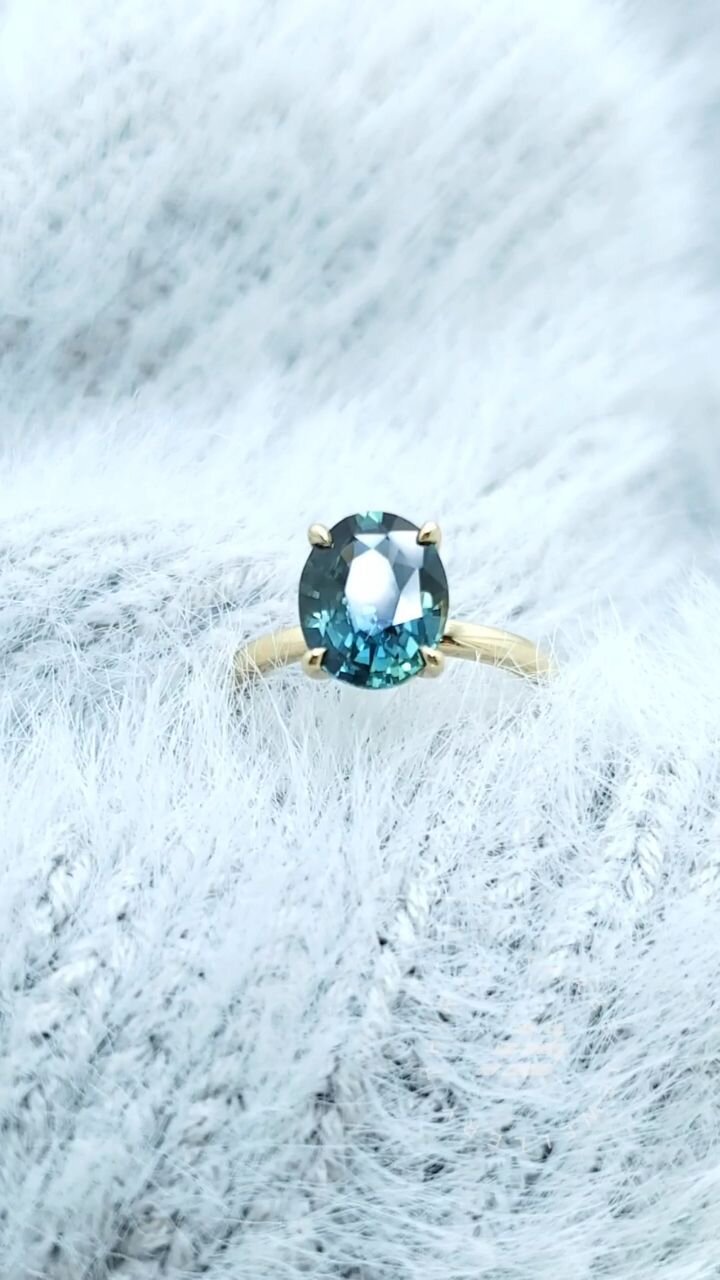 Watch me create the most dreamy, bright and lively Teal Sapphire engagement ring.
.
When showcasing a 🔥 of a stone like this, a simple ring made with perfection in mind is the best way to compliment its glory.
.
A real big thank you to my friend wh