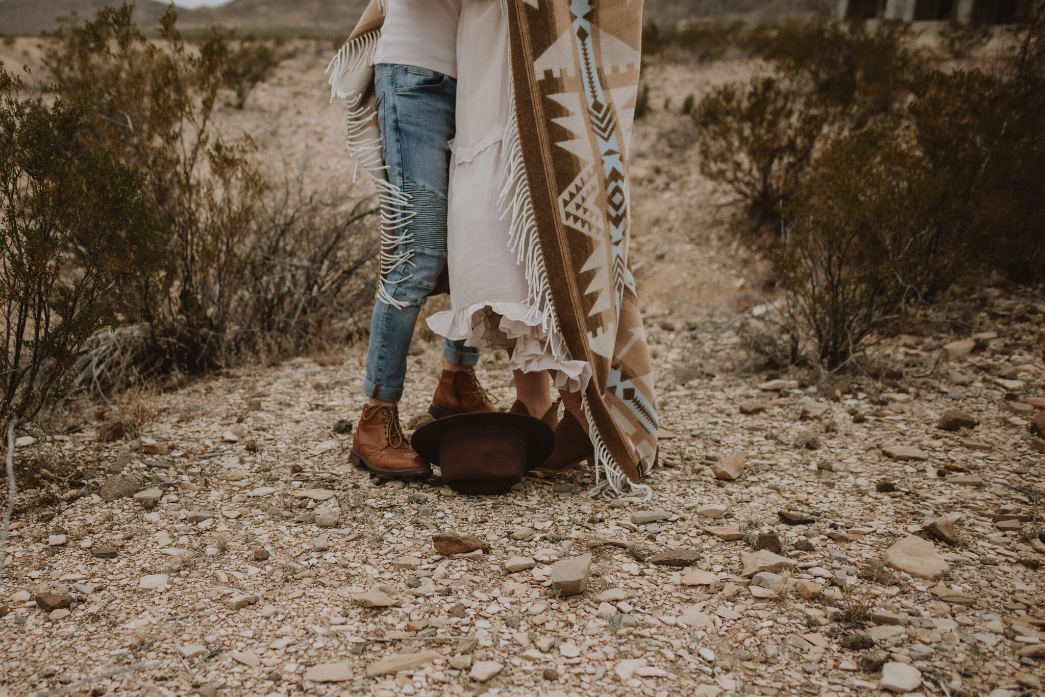 Kaylie-Sirek-Photography-Desert-Engagement-Willow-House-19.jpg