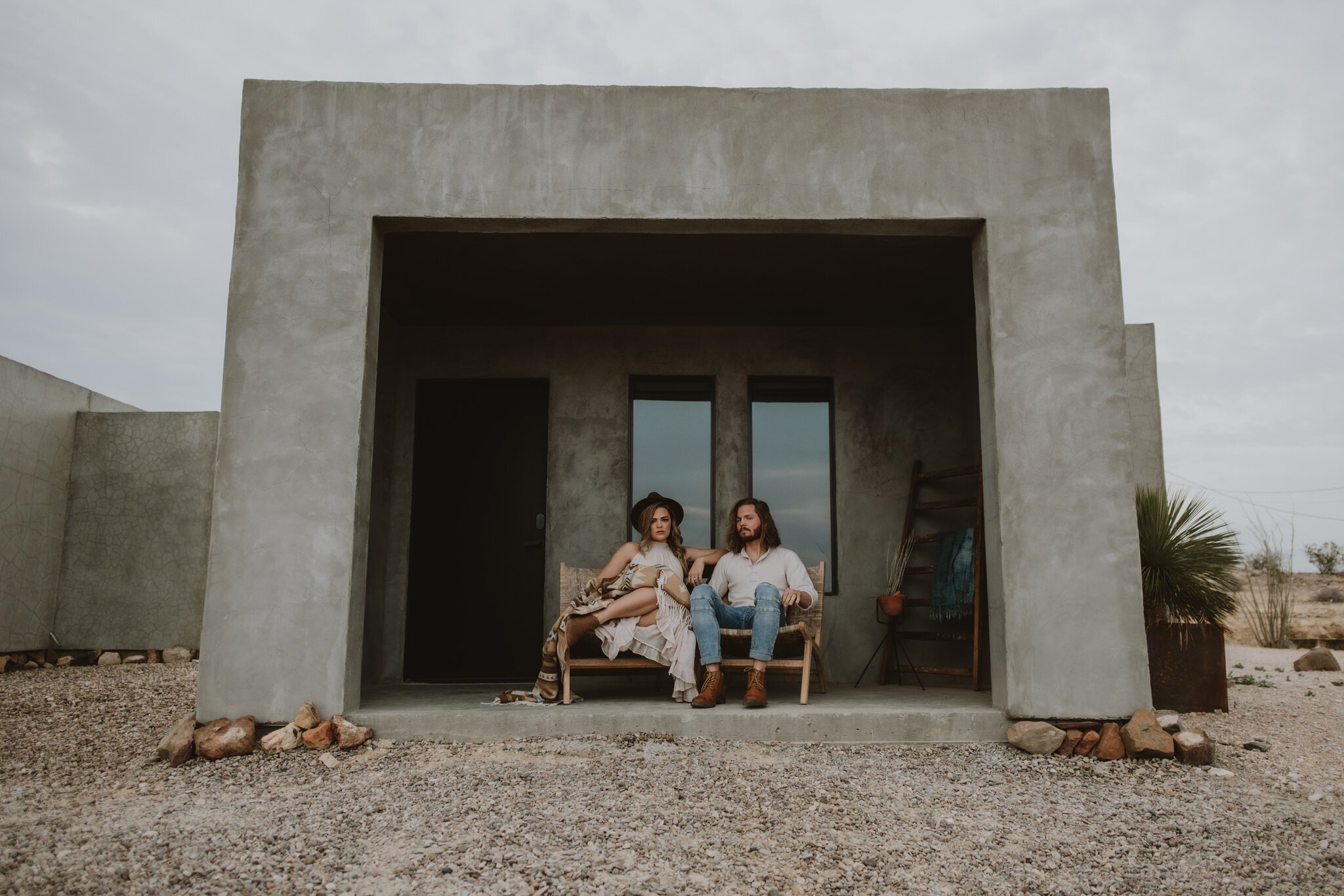 Kaylie-Sirek-Photography-Desert-Engagement-Willow-House-23.jpg