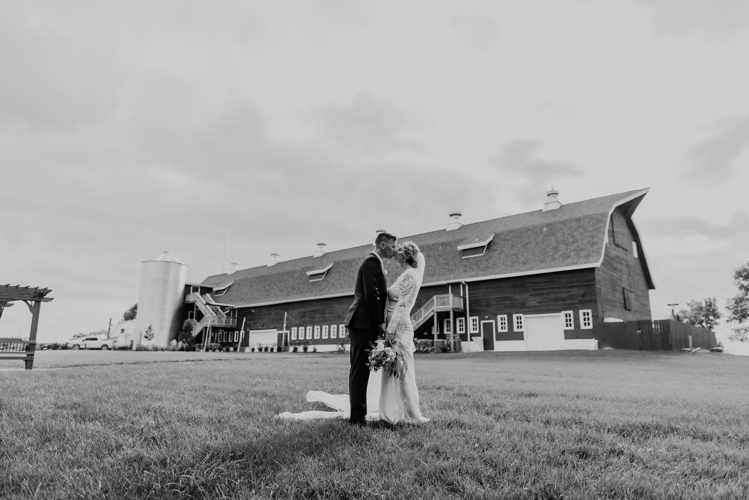 Ackerhurst-Dairy-Barn-Wedding-Omaha-Kaylie-Sirek-055.jpg