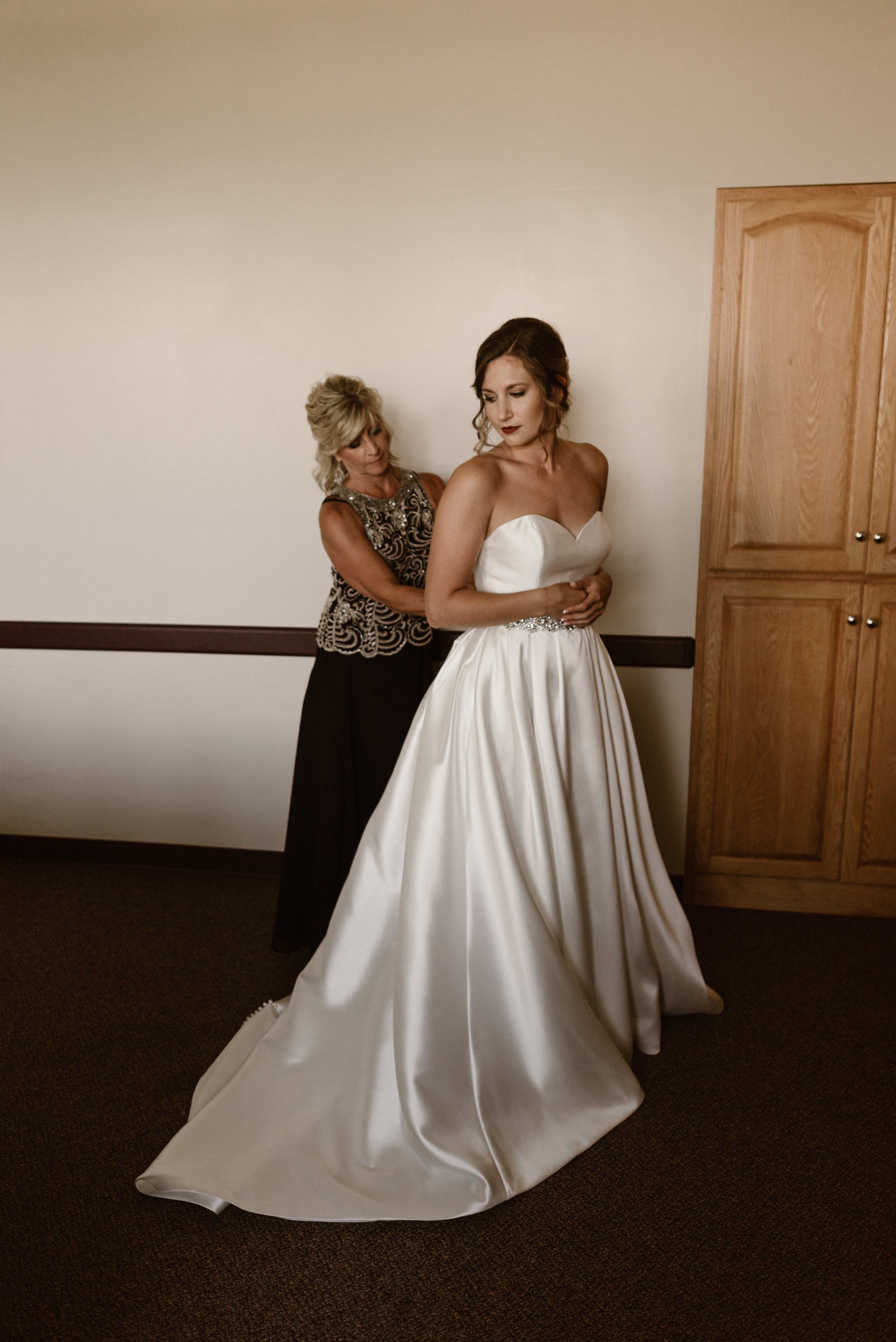Kaylie-Sirek-Photography-Yankton-SD-Old-Mill-Wedding-024.jpg