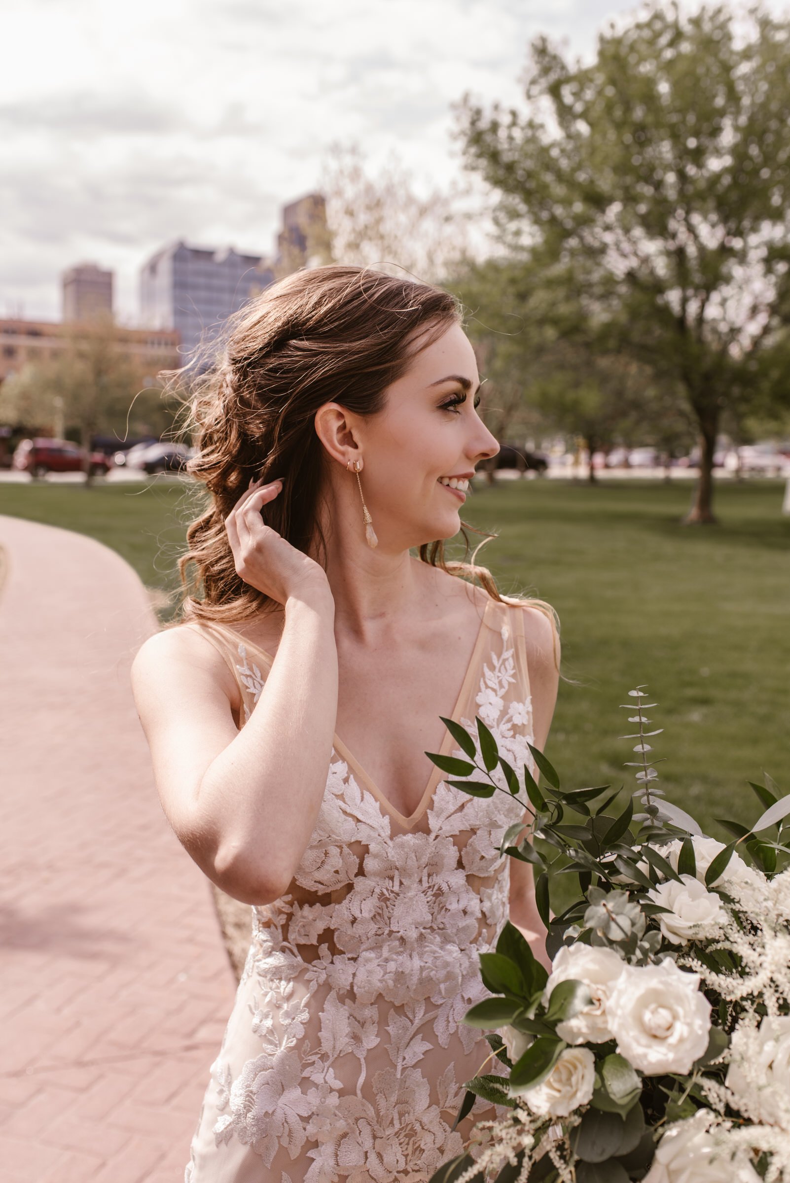 Downtown-Omaha-Wedding-Kaylie-Sirek-Photography-079.jpg