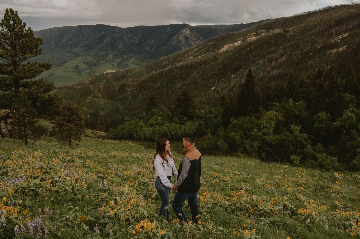 Wildflower season will be here before we know it! 🌼 I'm dreaming up some special shoots for this summer 😉 and can't wait to get up on the mountain when everything is in full bloom!