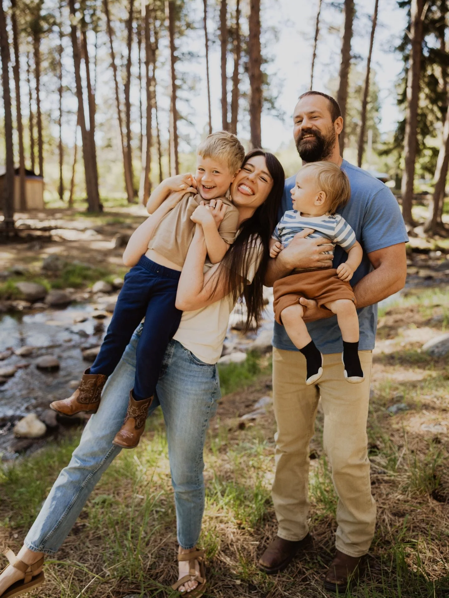 Exciting things to come in 2026! Happy New Year from our silly crew! 💛

📷 @cassiemaddenphotography