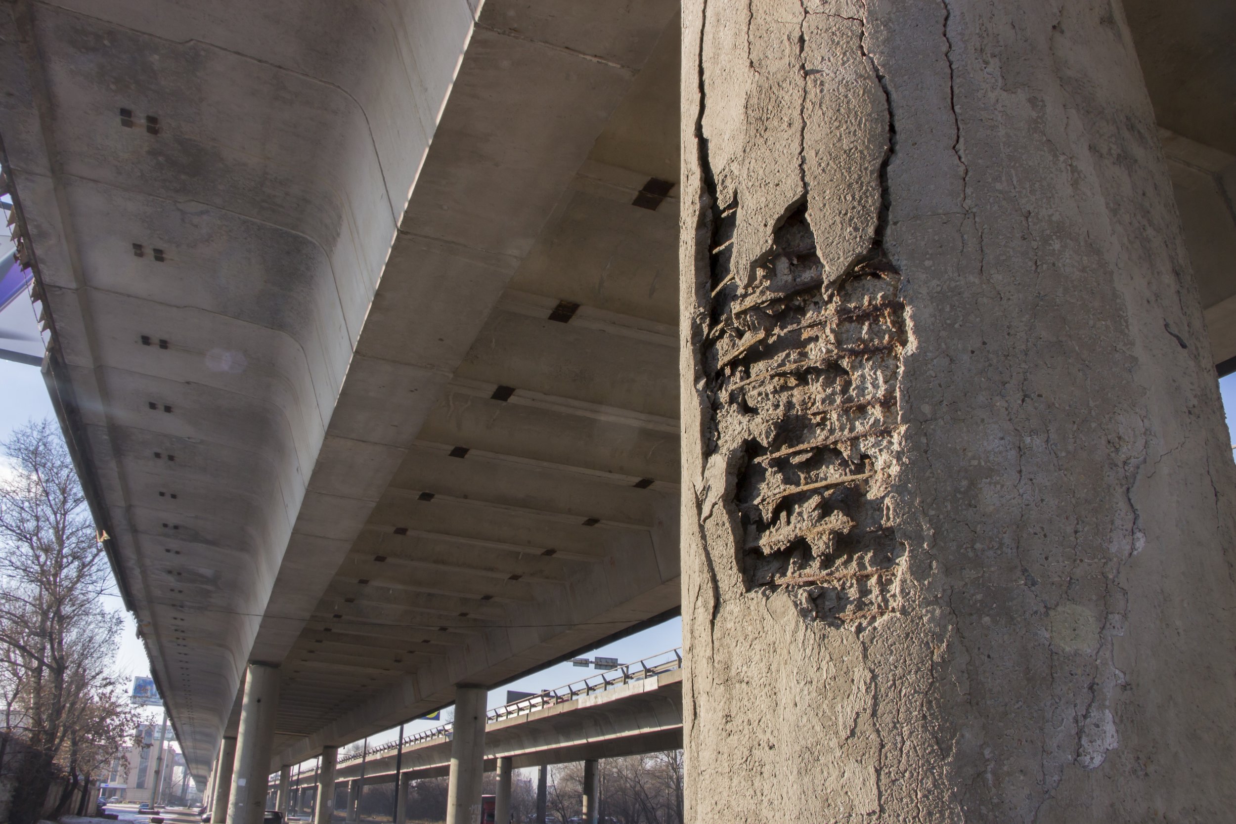 damaged concrete bridge column