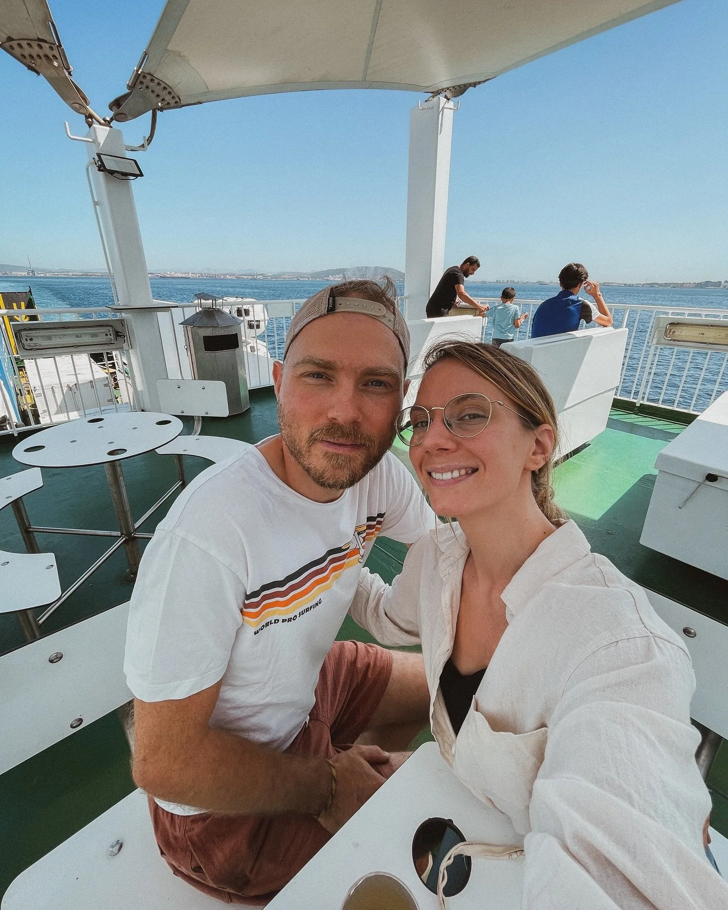 Notre premi&egrave;re travers&eacute;e en ferry avec Bourdon 😎. 

Quelques infos pratiques : 
- on a pris le bateau &agrave; Algeciras pour Tanger Med, comme &ccedil;a on arrive pas directement dans la ville, en van c&rsquo;est plus simple !
- on a 