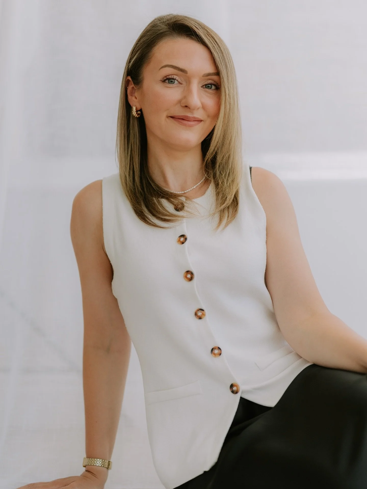 Hey friends 🤍👀

It&rsquo;s been a little while since I properly showed my face around here, so I thought I&rsquo;d reintroduce myself. 

I&rsquo;m a mum of three and the photographer behind Charleigh Victoria Photography 🫶🏼. I photograph weddings