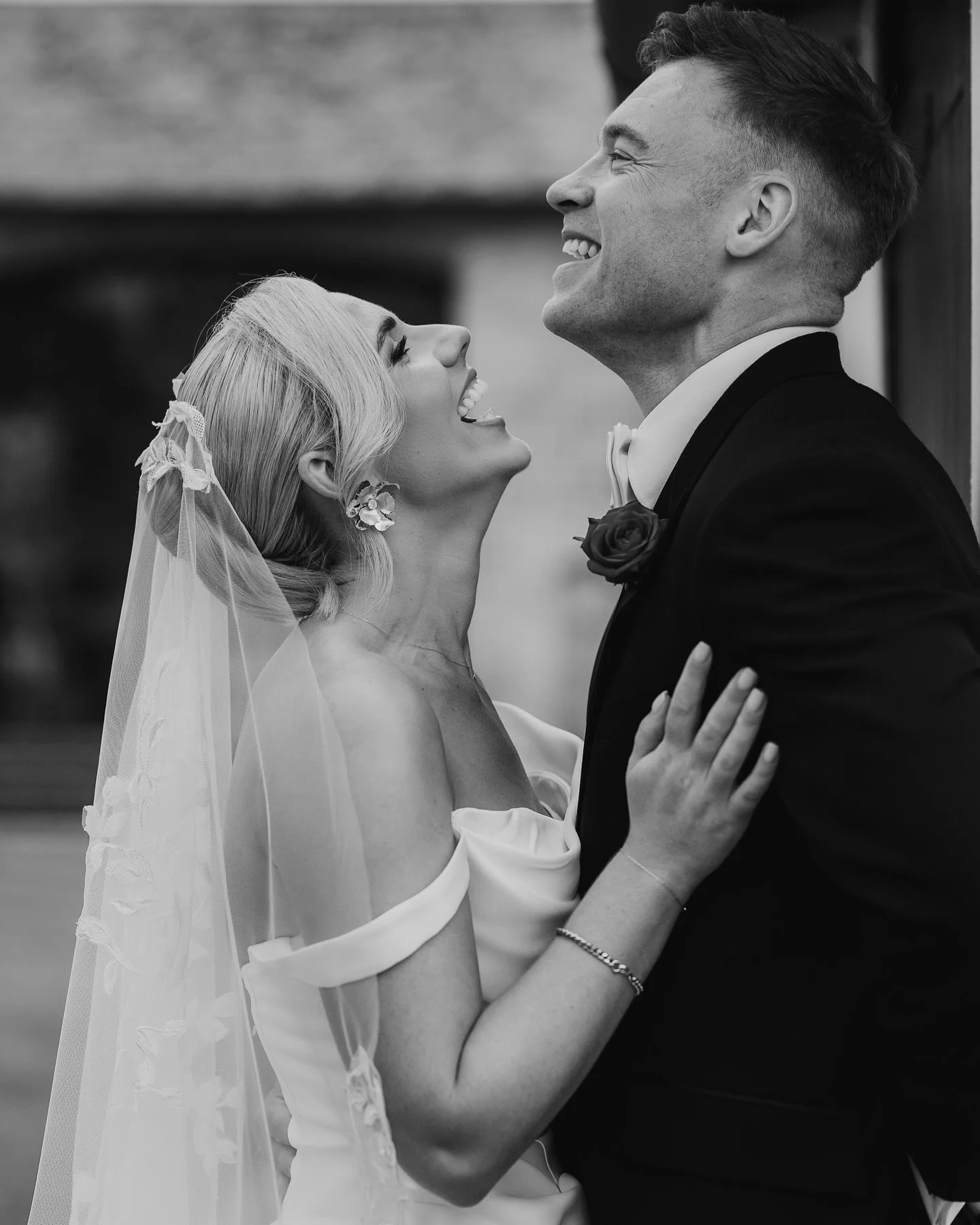Introducing the new Mr &amp; Mrs Jukes 🌹🤍
20/09/2025 Hendall Manor Barns
.
.
Photographer: @charleighvictoriaphotography 
Videographer: @capturedweddings 
Venue: @hendallmanorbarn 
Dress: @houseofrenhue 
Hair &amp; Makeup: @suzannedusekmakeup 
Flor
