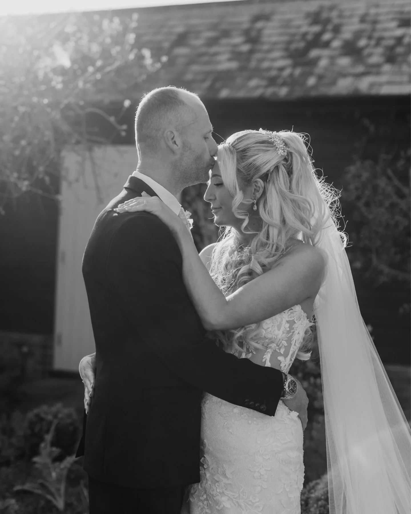 Louise &amp; Scott 🤍
.
.
What can I say, a perfect start to wedding season ✨
Thank you for letting me capture the most beautiful day. Wishing you both a lifetime of happiness 🥰
.
.
Suppliers:
Photographer: @charleighvictoriaphotography 
Videographe