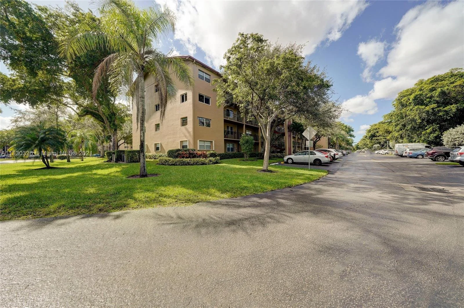 125750 SW 4th apt 302j - Copy.jpg