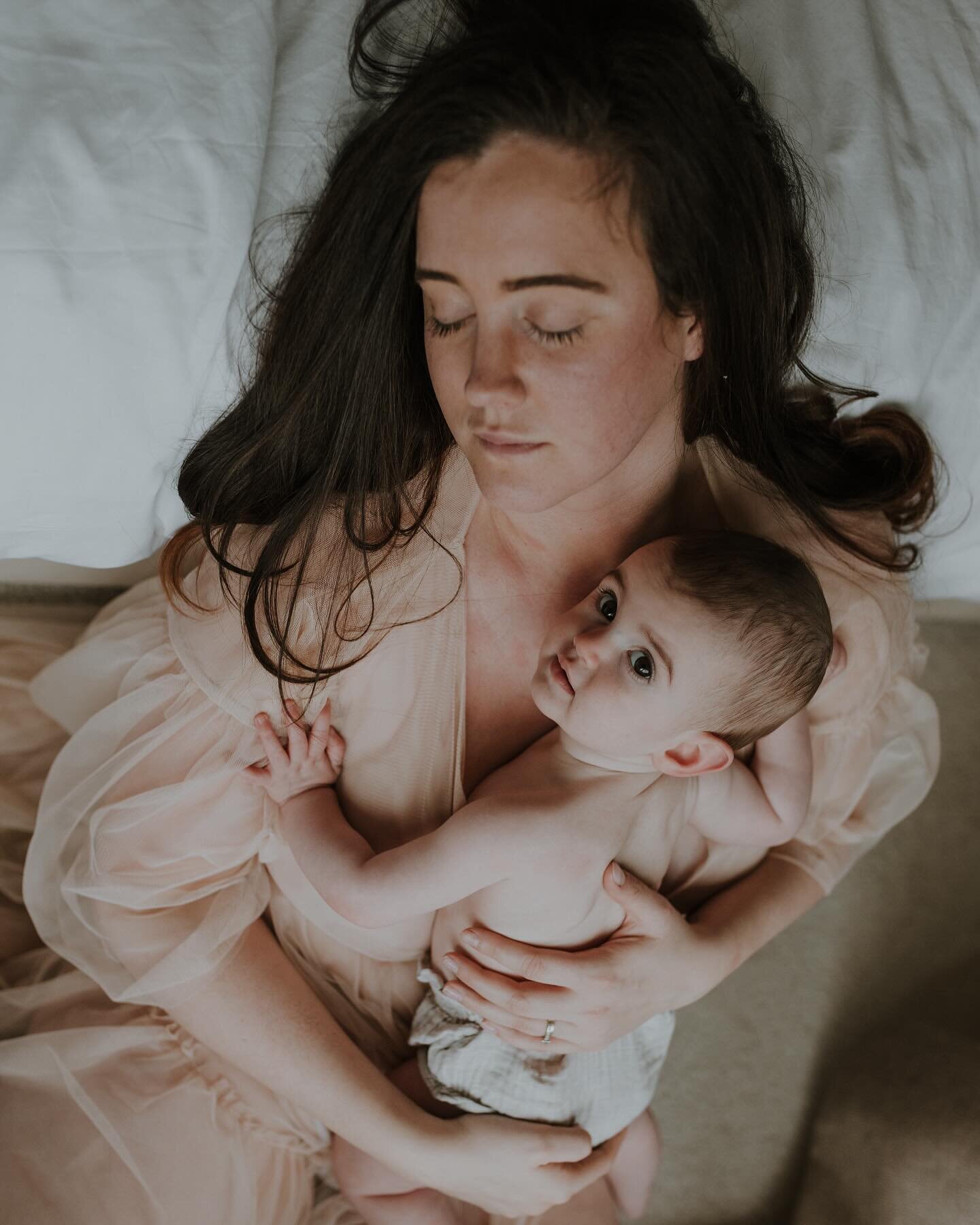 Breaking the radio silence here and hoping to encourage you to celebrate and photograph this chapter of your (and your little human&rsquo;s) life! ❤️

Make sure you have photos to look back on from your breastfeeding journey 🥰