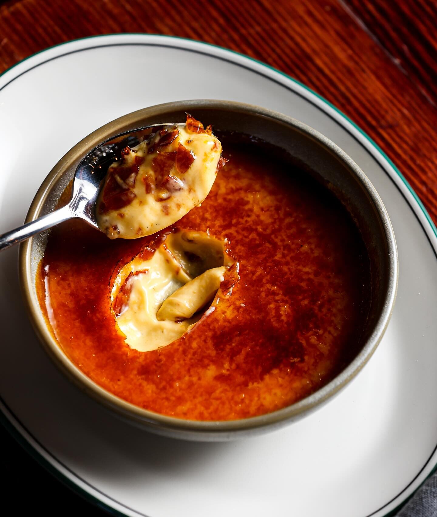 Guess who&rsquo;s back!! Tomorrow night our Cr&egrave;me Br&ucirc;l&eacute;e makes its much awaited return!! ❤️

📸 @theedibleimage 
#ruckershill #melbournerestaurant #melbournewine #desserts #cremebrulee #frenchfood #frenchfilmfestival