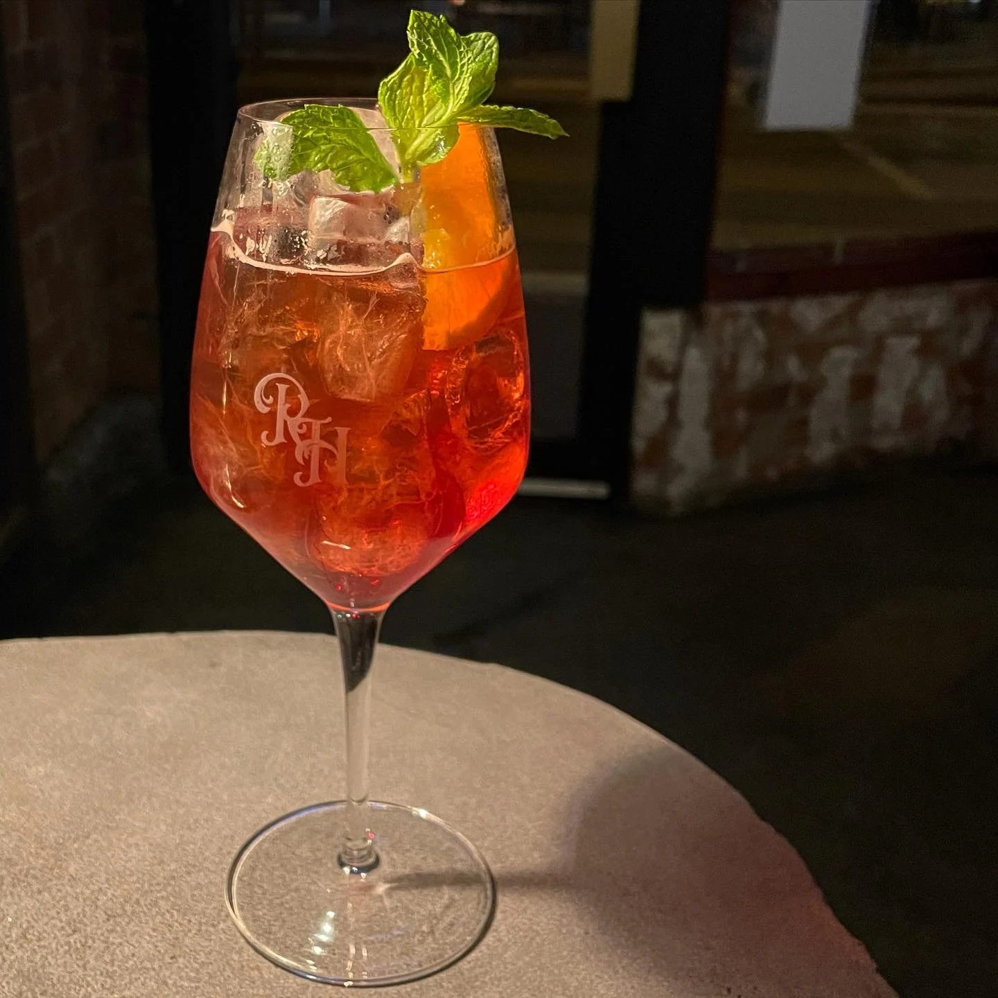 Sippin&rsquo; on sunshine ☀️🍹 Nothing beats a crisp, cold spritzer on a hot day! 🍊🌿 
The perfect way to refresh and unwind. 
.
.
Who&rsquo;s ready for a taste of summer? 🌞 .
.
.
#SummerVibes #SpritzerSeason #ChillInStyle #HotDaysCoolDrinks