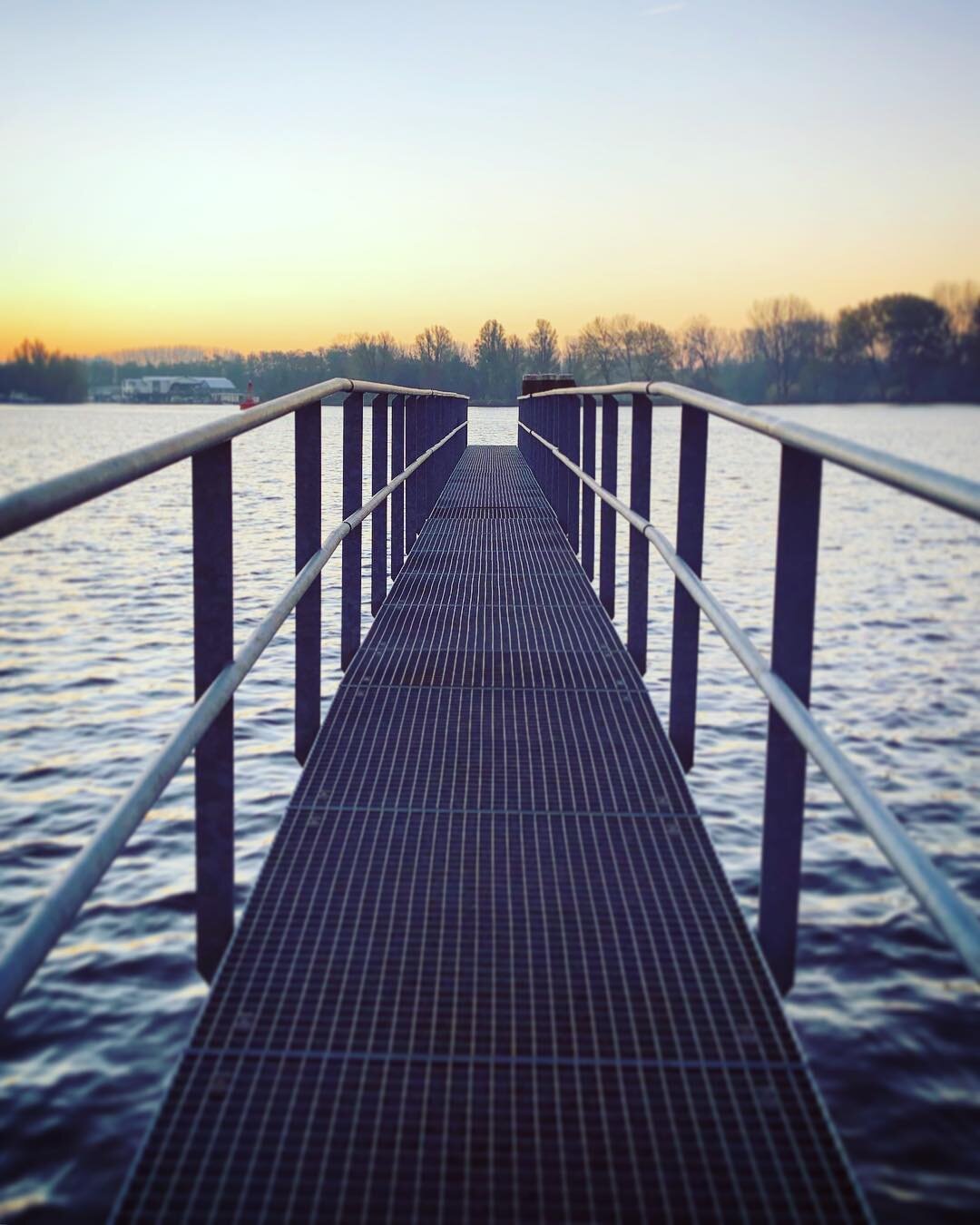 Pier-ing into the distance
.
.
.
.
.
 #naturephoto #pier #landscape #earth #natureaddict #puns #awesomeearth #naturephoto #main_vision #landscape_captures #awesome_earthpix #natureaddict #rsa_rural #awesomeearth #nature_wizards #walk #super_holland #