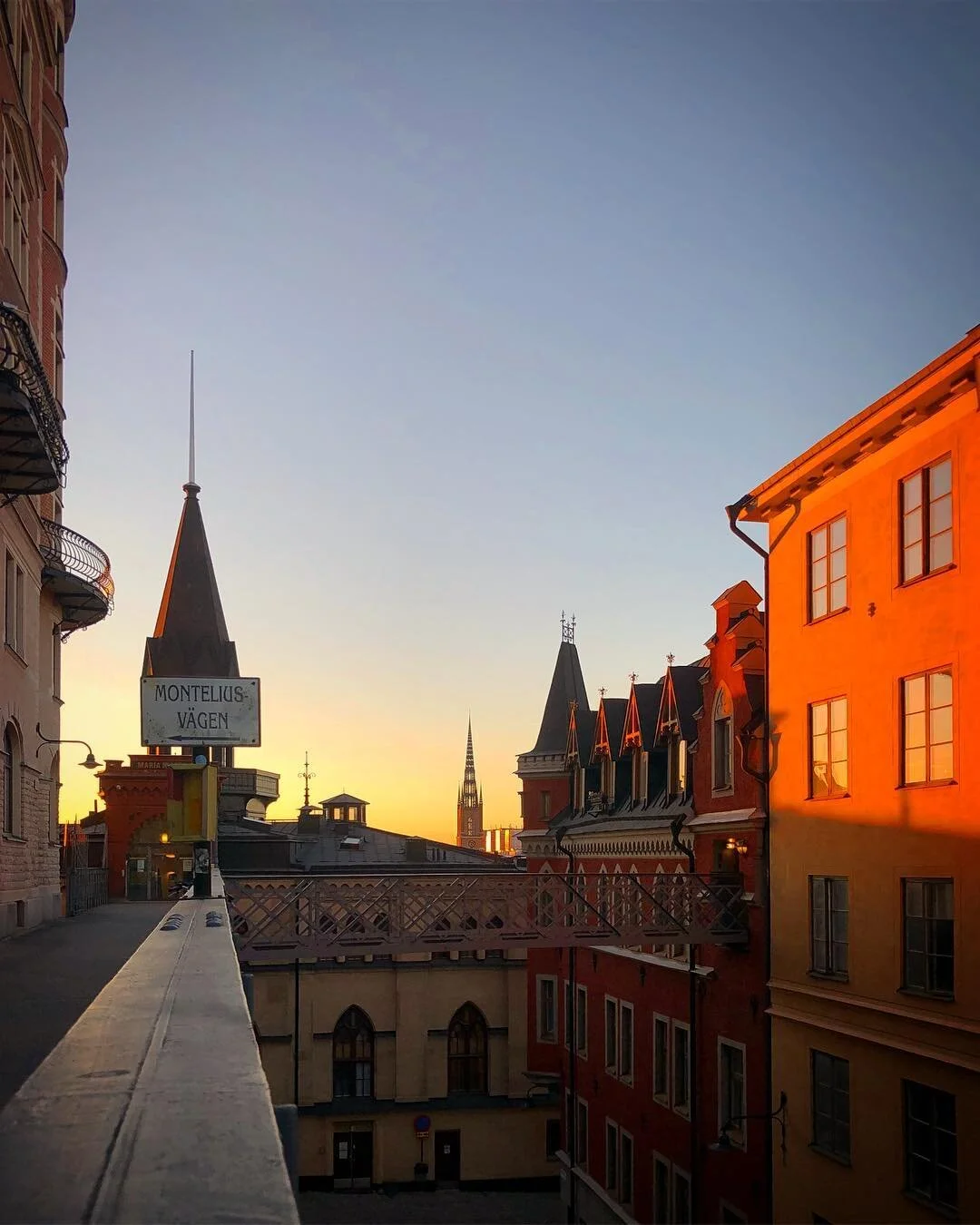 Spotted: Sunshine in Stockholm 🌞
.
.
.
.
.
 #primeshots #instamagazine_ #instagoodmyphoto #visualambassadors #folkgood #peopleinframe #highsnobiety #createyourhype #streetmobs #thecreative #quietthechaos #seemycity #yngkillers #igpodium_portraits #m