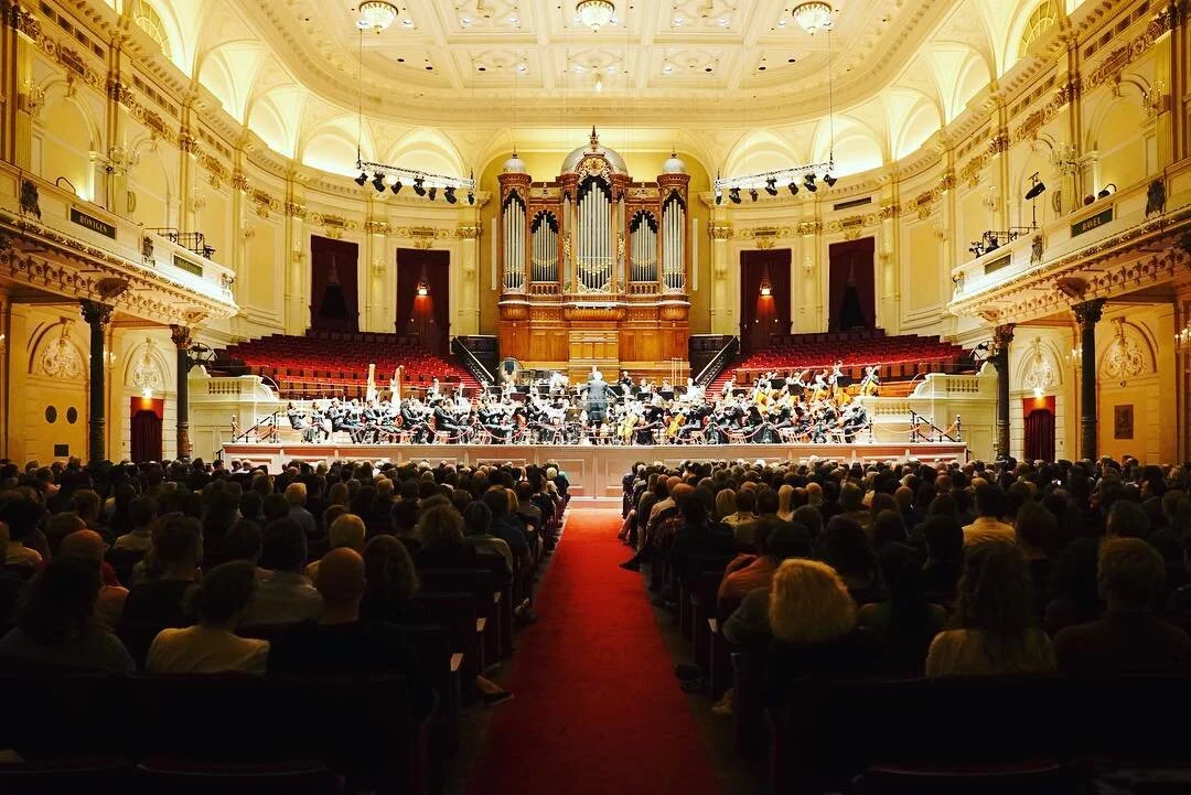 &ldquo;The conductor of an orchestra doesn&rsquo;t make a sound. He depends, for his power, on his ability to make other people powerful.&rdquo;
&mdash; Benjamin Zander, Conductor of the Boston Philharmonic
.
.
.
.
.
 #livemusic #stagephotography #cl