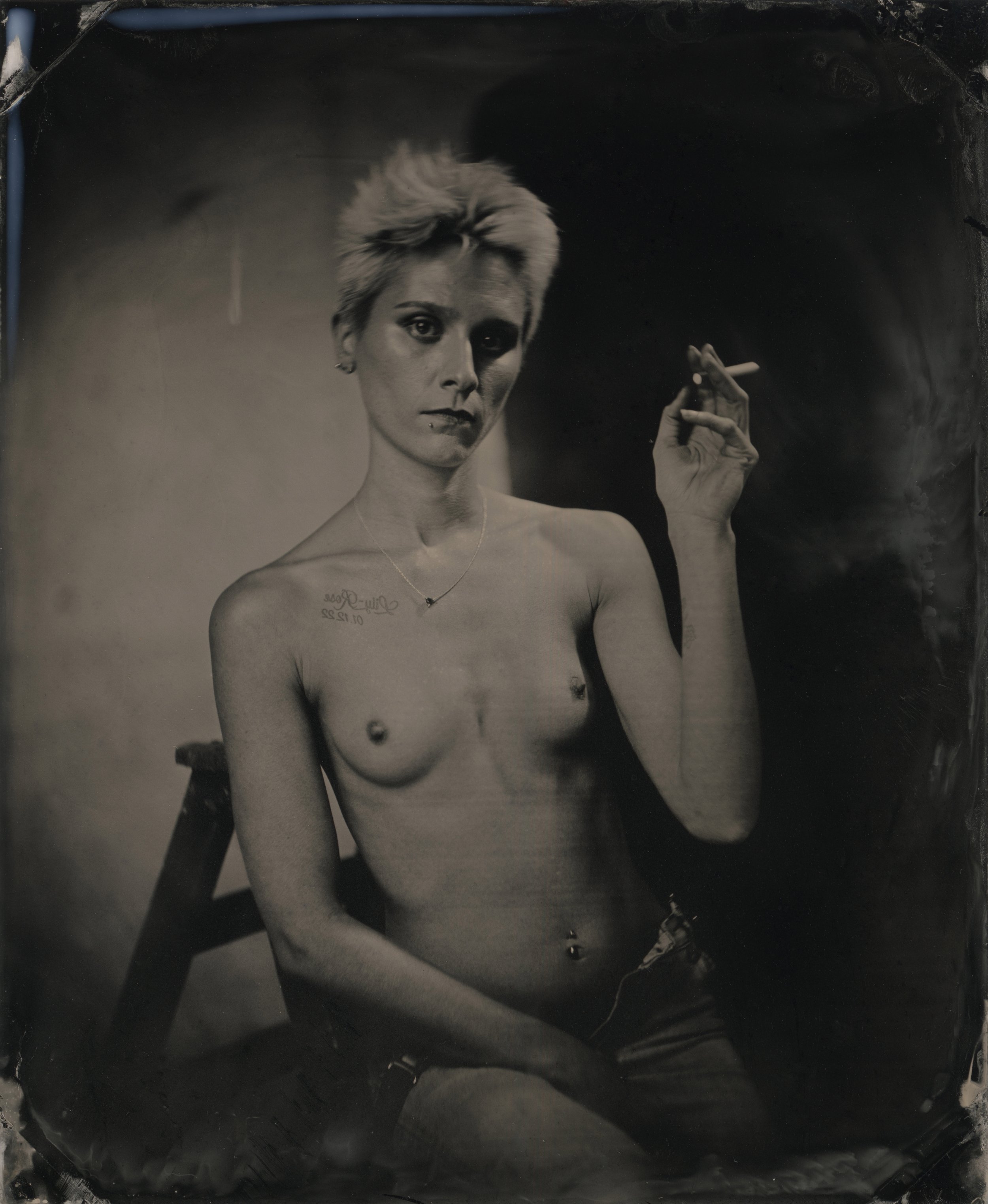 Laetitia_smoking_3.jpg
