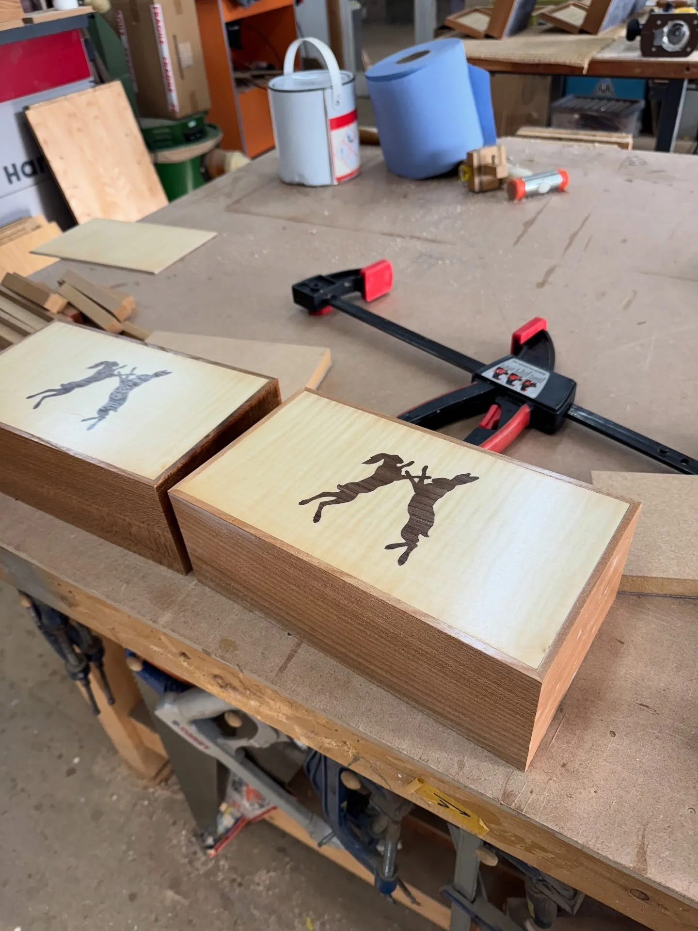 A mixture of Christmas boxes and gift boxes working their way through the workshop this morning at various stages of construction.
#boxmaking #christmasboxes #christmasgiftidea #woodenboxes #handmadewoodenbox #boxinghares #craftni #northernirishcraf