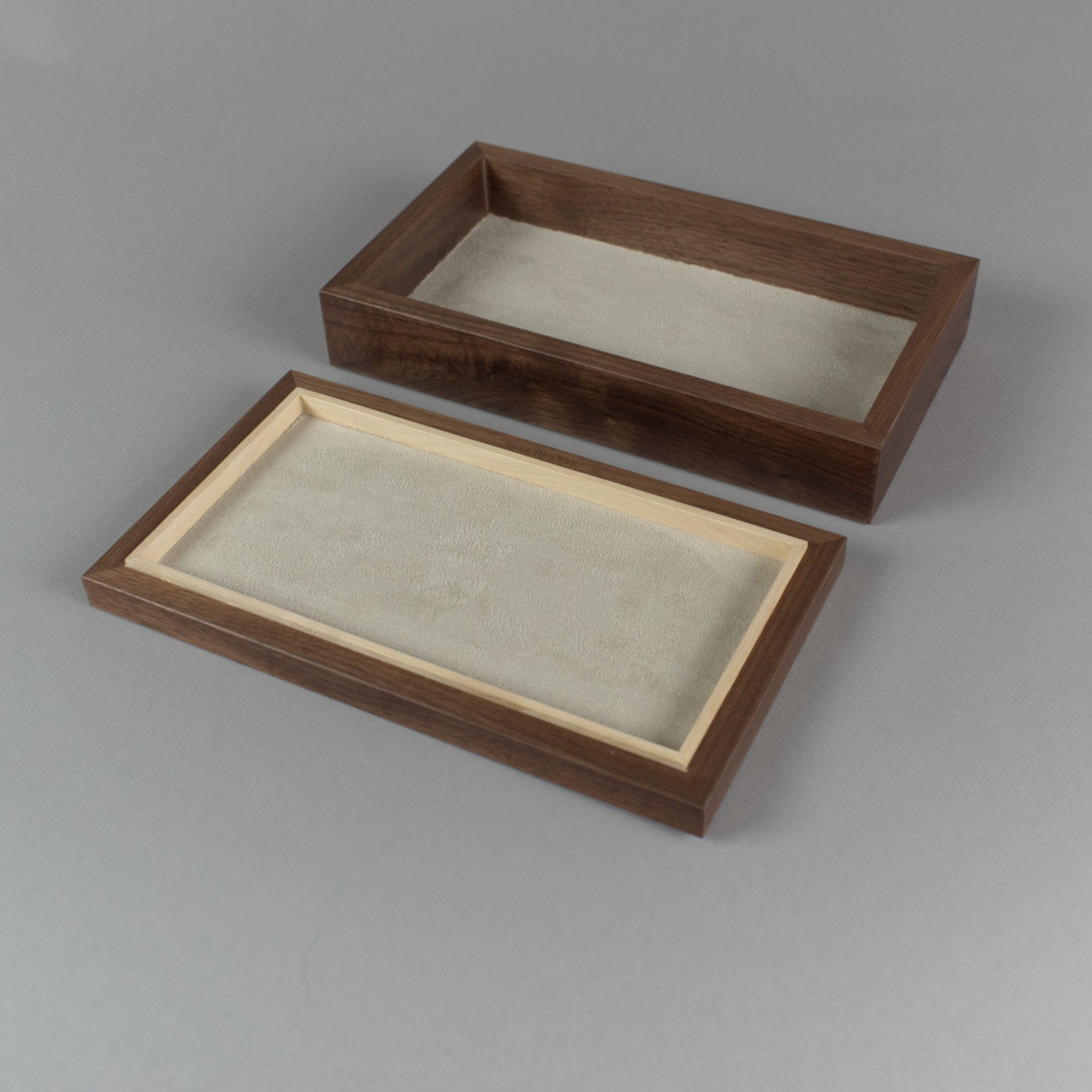 Hare walnut small box lid off down DSC_2324.jpg