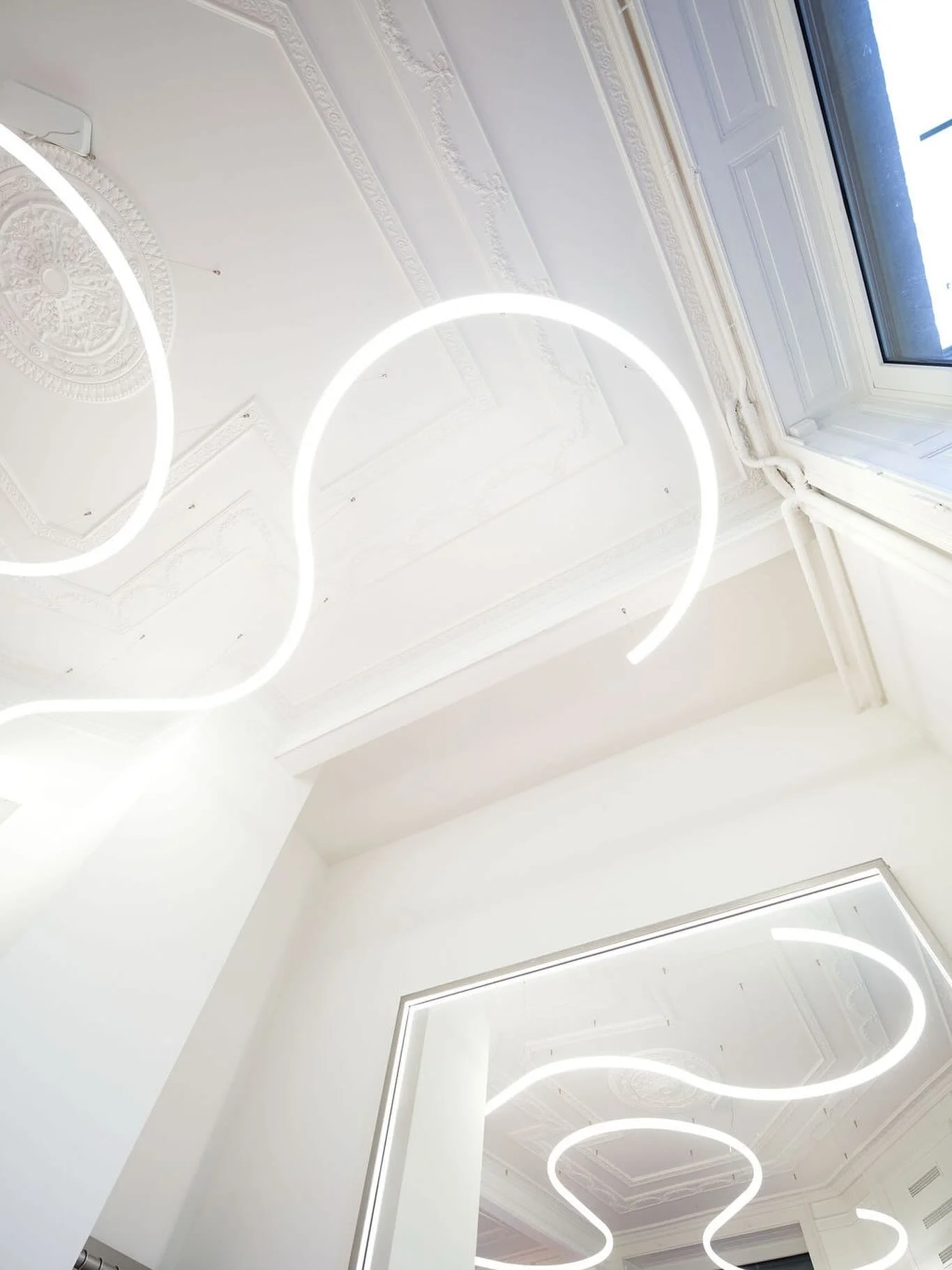 _Interior details that tell a story. A glimpse inside @raphaelhofstetter_ hair salon - where design meets precision and creativity flows in every detail.⁠
⁠
Picture by @medina.media.lab⁠
_ _ _⁠
⁠
#eera #eeracommunications #communications #branding #d