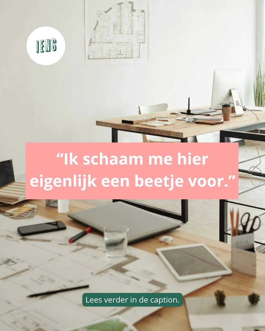 "Ik schaam me hier eigenlijk een beetje voor."

Tussen de opgerolde plannen en rondslingerende stalen valt een ongemakkelijke stilte. Een gedreven architect met j&aacute;ren ervaring op de teller deelt net iets moeilijks. Na al die jaren bl