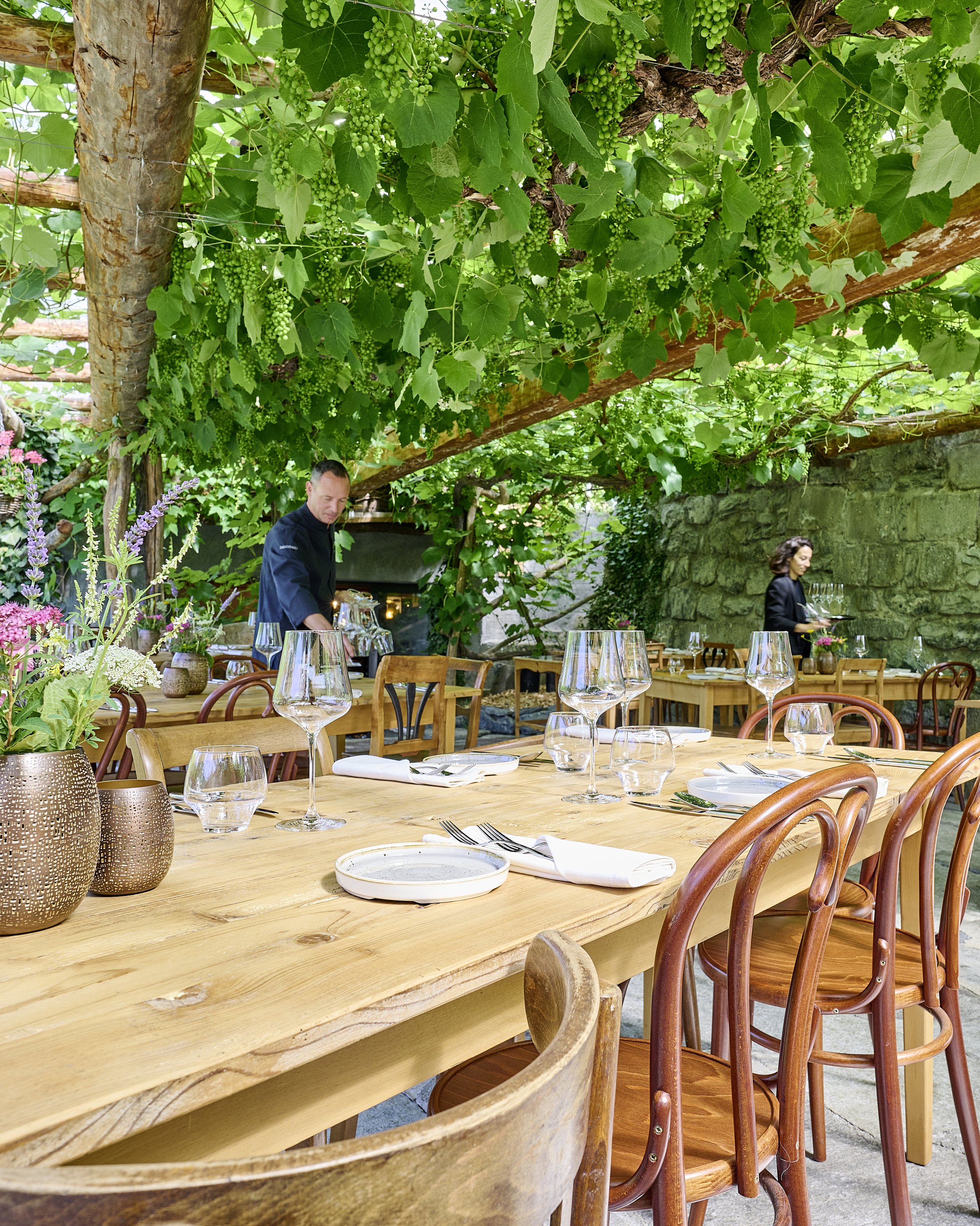 inszenierte Szene auf der Pergola-Terrasse