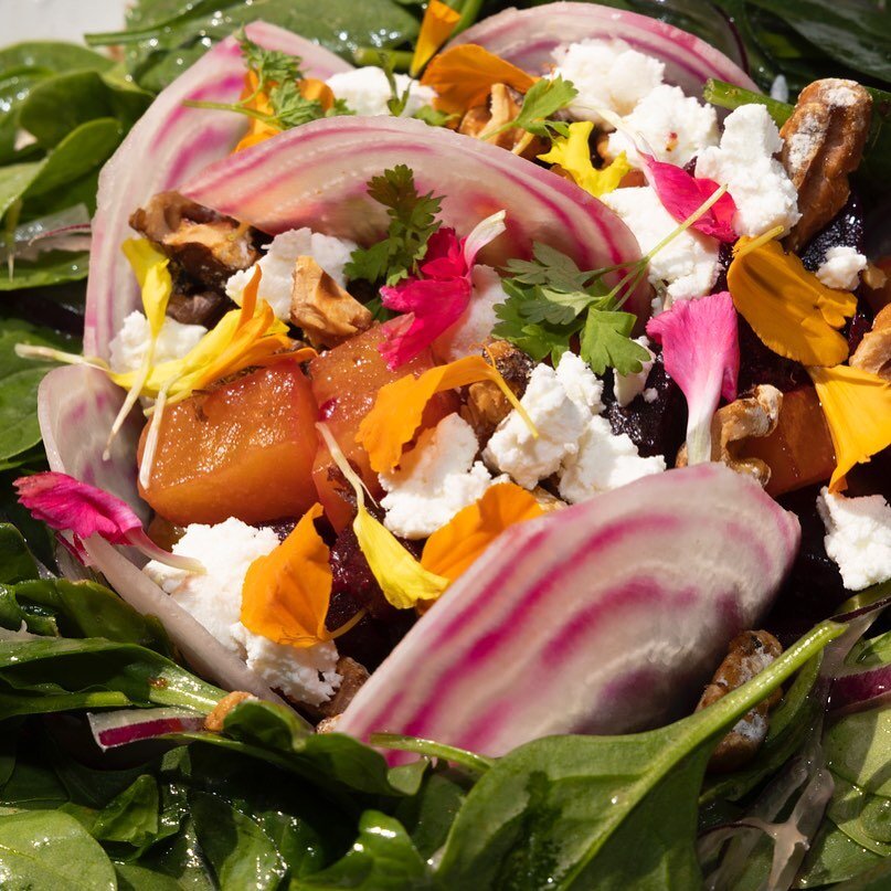 Spring has sprung! 🌸 Lighten up with our Spinach Salad with roasted beets, goat cheese, walnuts, balsamic vinaigrette