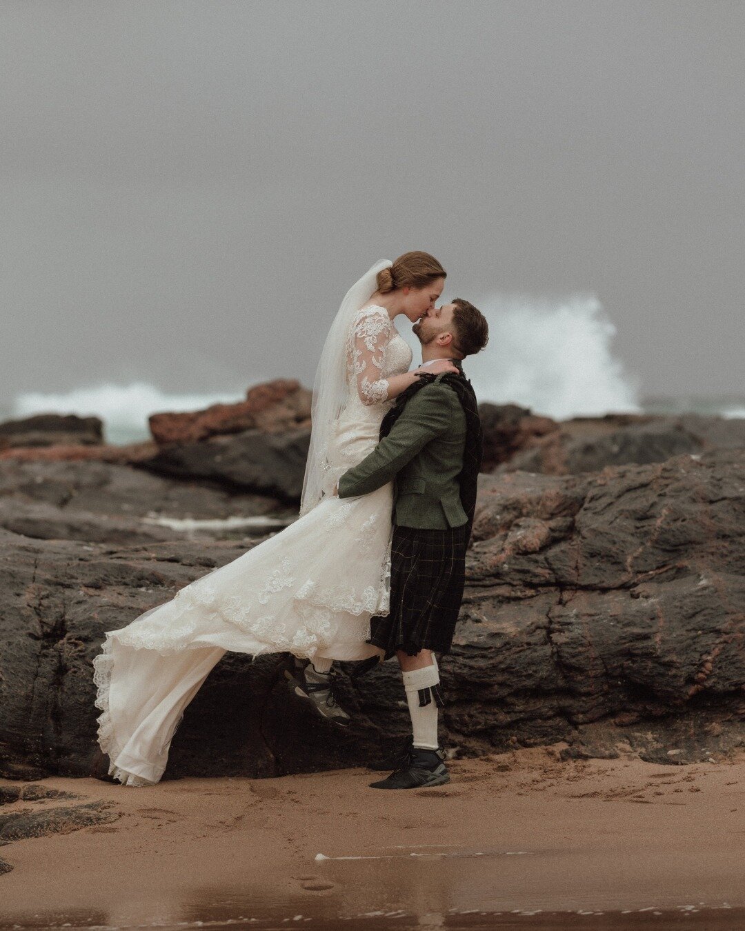 A few sneak peeks from one of our wildest elopements yet - ⁠
⁠
We are so lucky that a friend put us in touch with C &amp; M for their rugged and remote elopement to Sandwood Bay. A 4-mile hike to get to the perfect spot? Sounds like an amazing advent