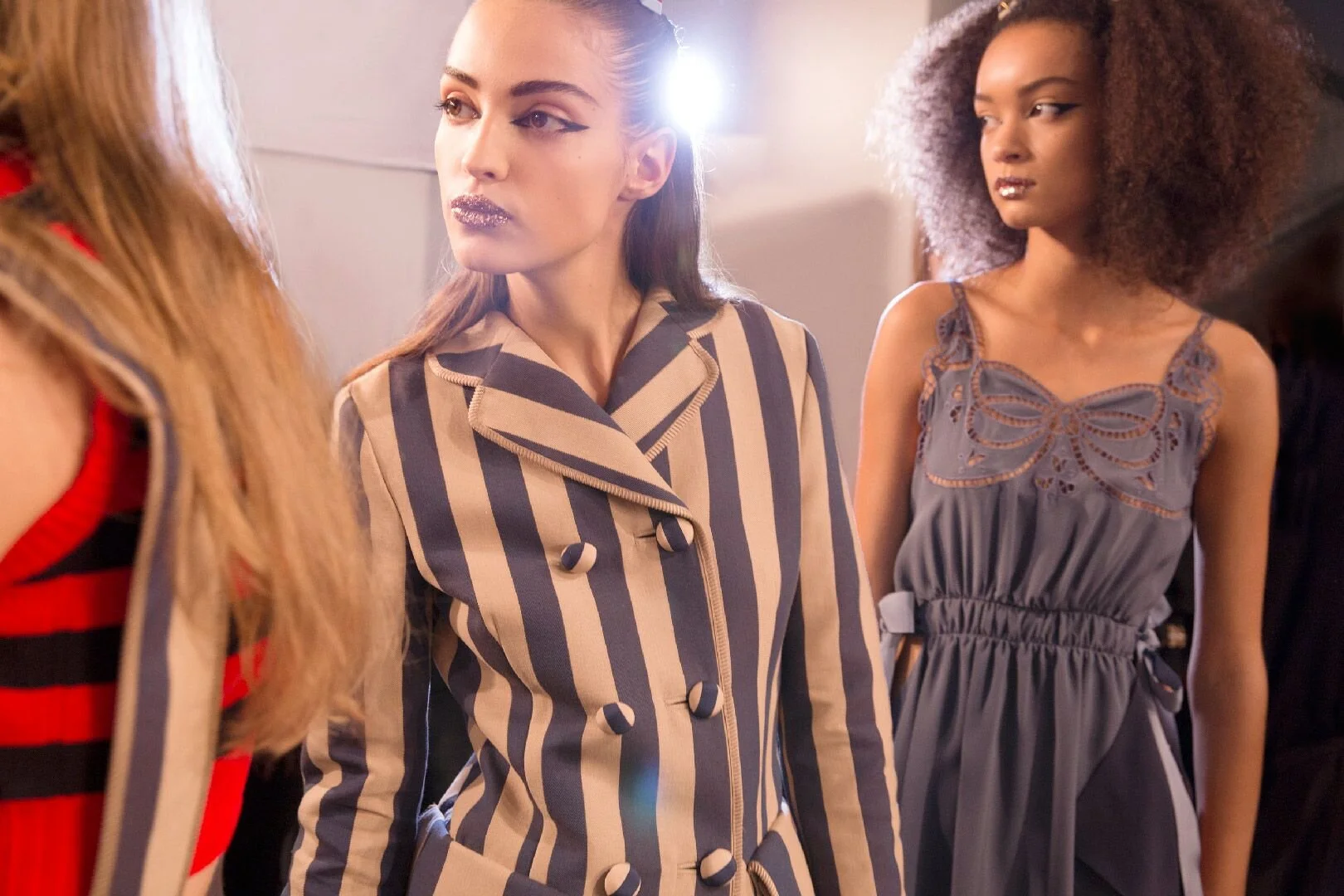 FENDI: Metallic flecked lips