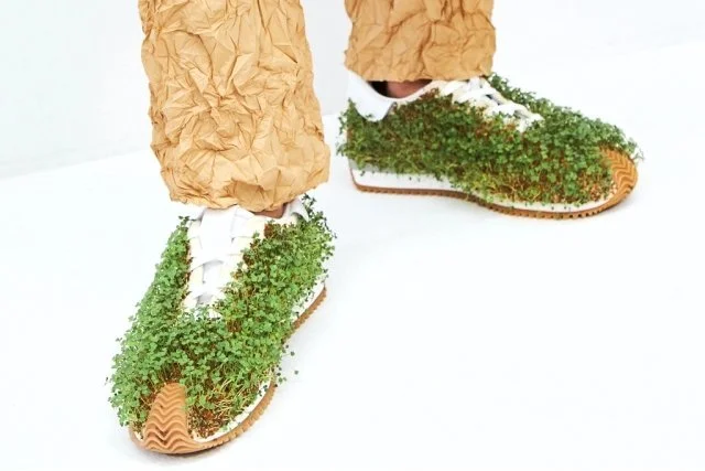 LOEWE S/S 2023: GROEN ALS GRAS 