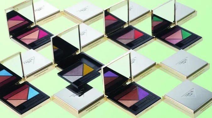 PRADA VERRAST MET COSMETICA