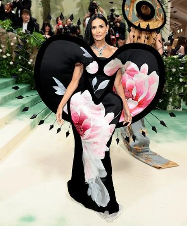 THE MET GALA: KIM’S TAILLE &amp; MEER