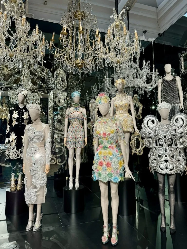 DEZE MODE EXPOSITIE OPENT 10 JANUARI &amp; IS ZEKER EEN KASKRAKER