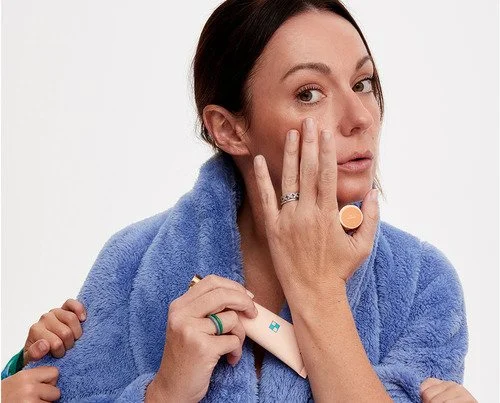GEEN BEAUTY GRAP. CELESTE BARBER LANCEERT MAKE-UPLIJN BOOIE