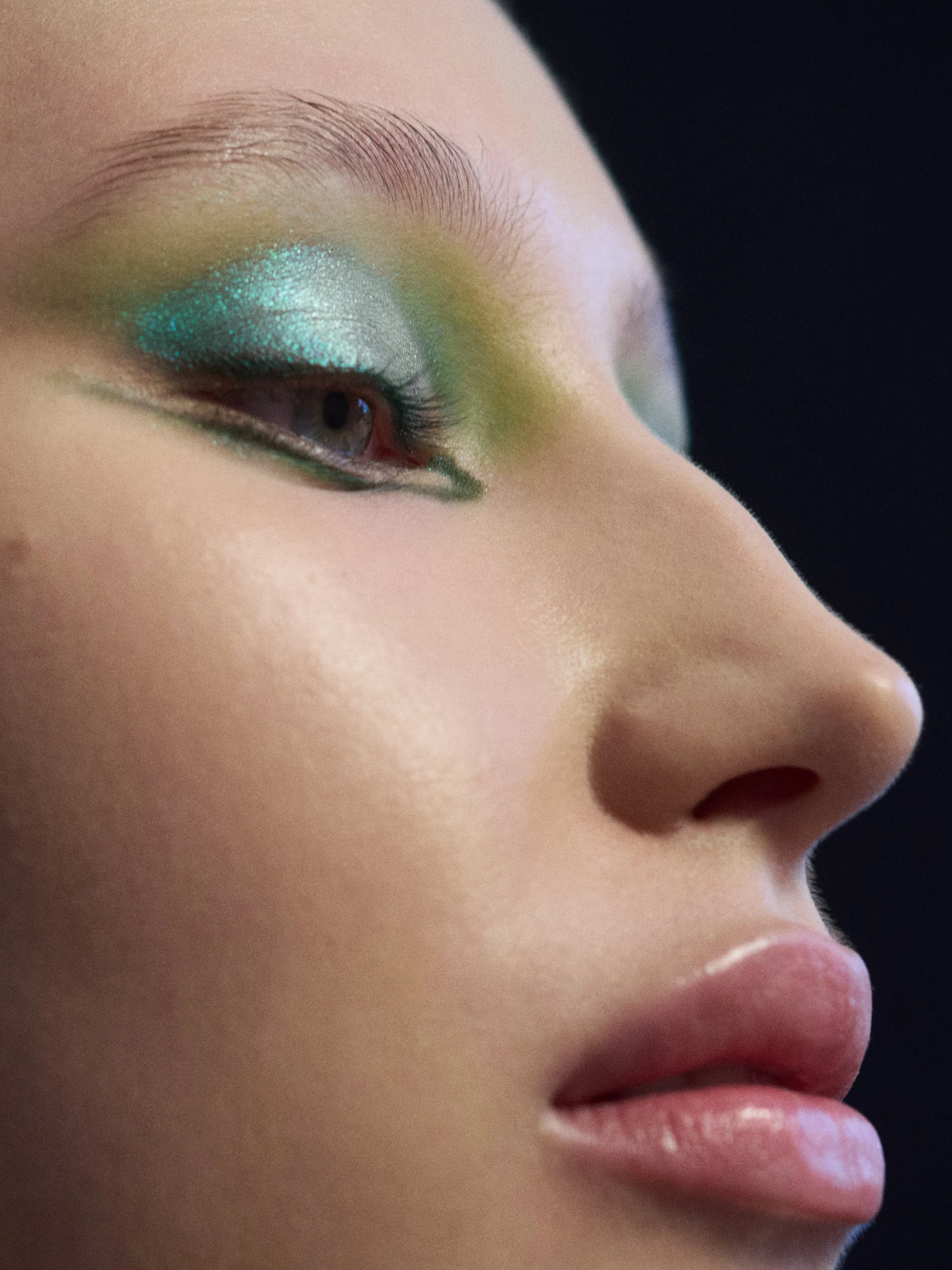      

 
    Photographer : Chloé Romeyer&nbsp;@chloeromeyer / Make up Artist : Fanny Maurer&nbsp;@fannymaurer / Hairstylist&nbsp;: Yili Dong&nbsp;@yili.dong / Nail artist : Mathilde aka "Poly Chromy Nails"&nbsp;@poly_chromy_/ Talent : Anna Starkova&