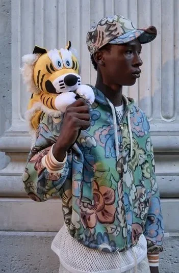 ‘GODFATHER OF URBAN STREETWEAR’ KRIJGT EXPOSITIE IN DESIGN MUSEUM