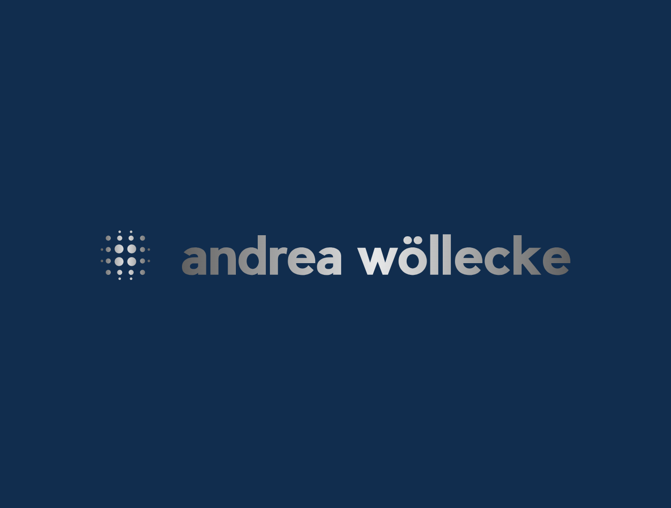 Logo mit Text 'andrea woellecke' auf dunklem blauen Hintergrund. Andrea Woellecke ist Coach und Trainerin und unterstützt Fortbildungseinrichtungen, Führungskräfte und Mütter mit Coaching in Jena und Workshopangeboten zur mentalen Gesundheit.