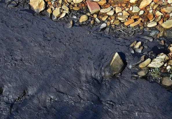 coal slurry spill. #WVwatercrisis #Water4WV #coal #NC @kenwardjr @wvgazette @cnn