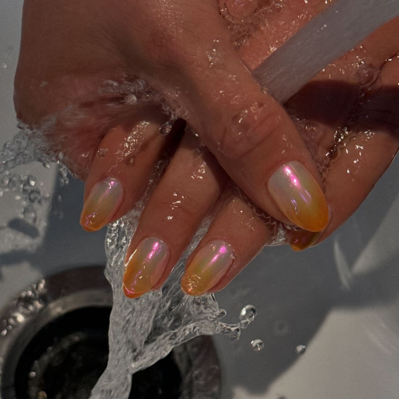 Back at it after 2 weeks off 🧡

Had the best time celebrating my 30th &amp; moving into a new house but so ready to make everyone&rsquo;s nails gorgeous again 🥰 here&rsquo;s a summer transitioning into autumn set we done today @tessglynnejones