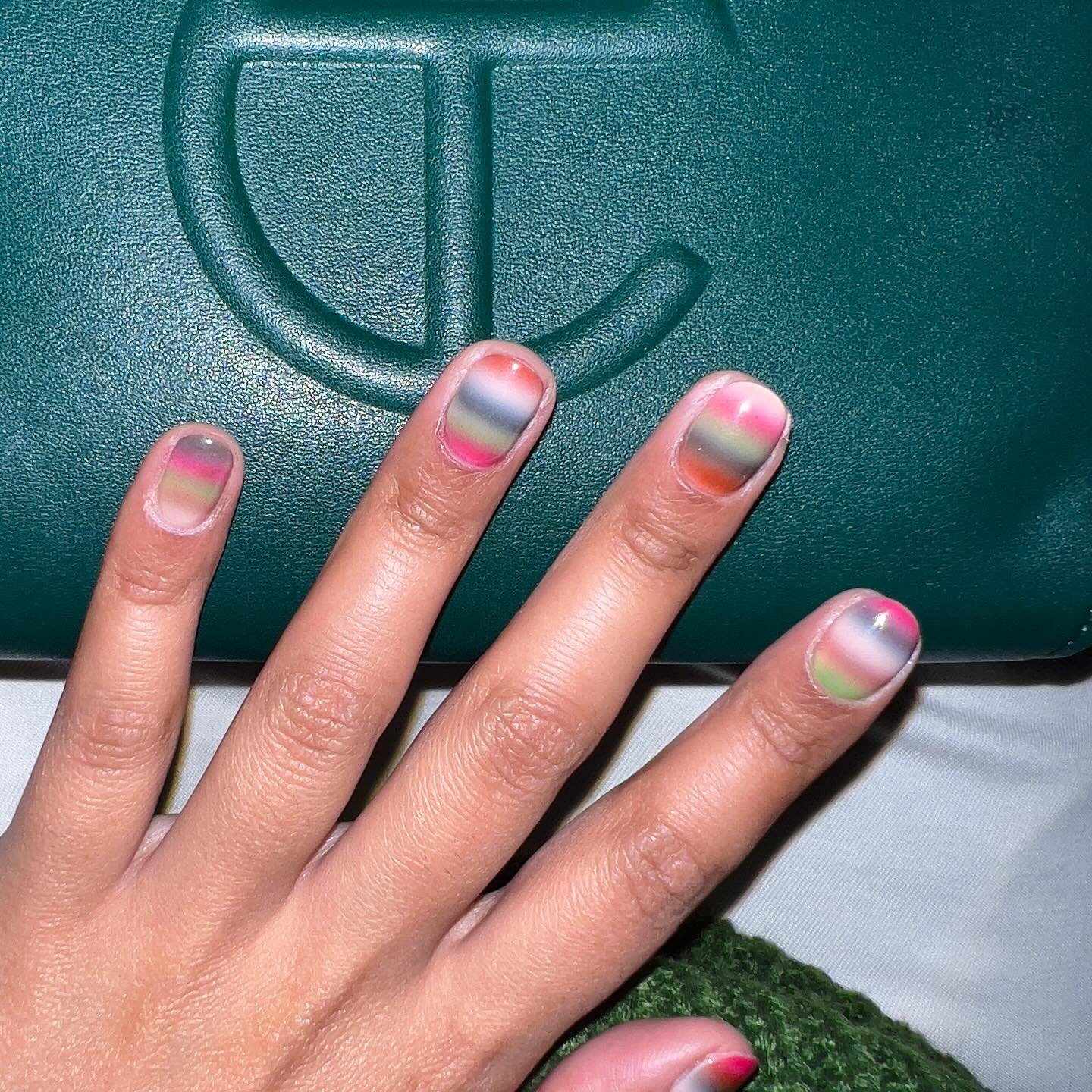 Sweater weather 💅🏻 @apresnailofficial