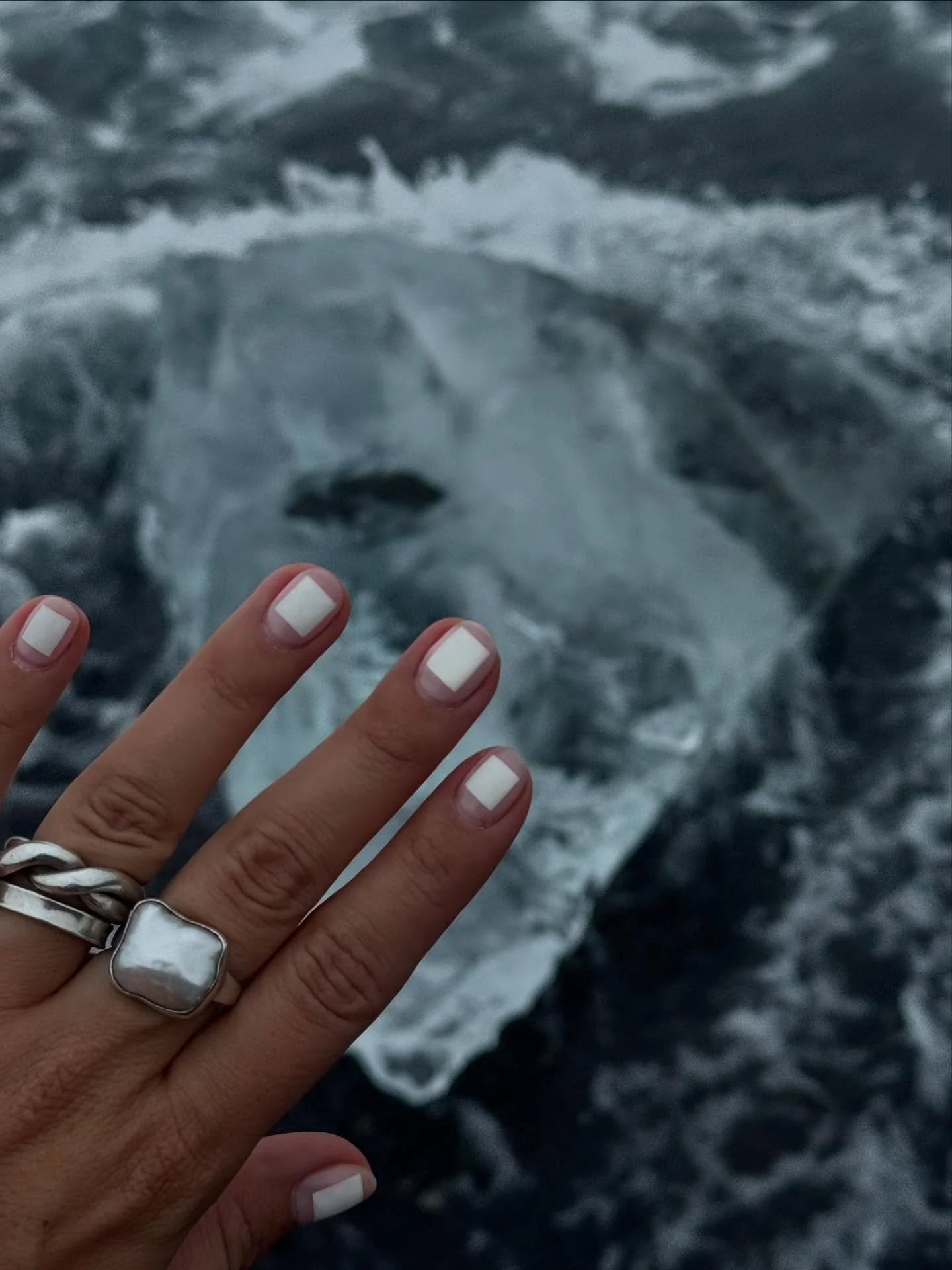 Iceland manicure 🧊🥶 @clauramosl