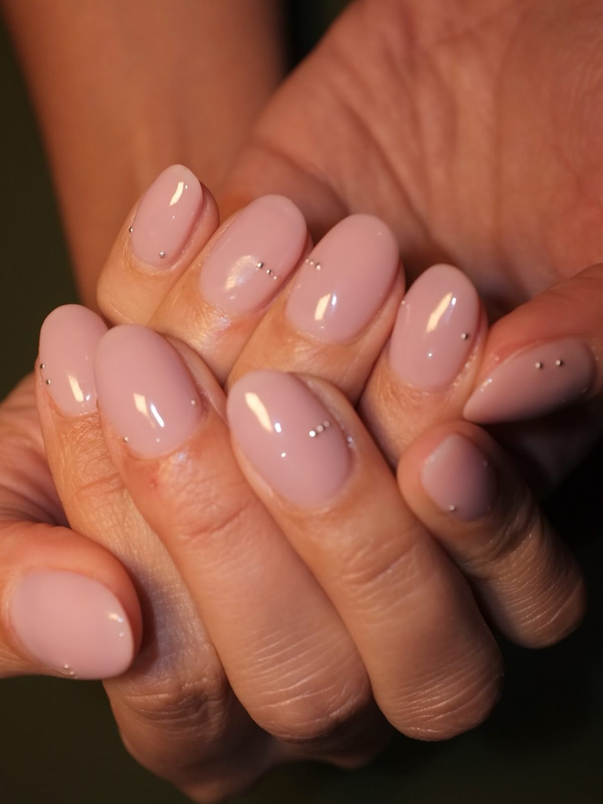 Lavender BB cream by @gelcare.official with metal stud details ✨

@deboraharantes