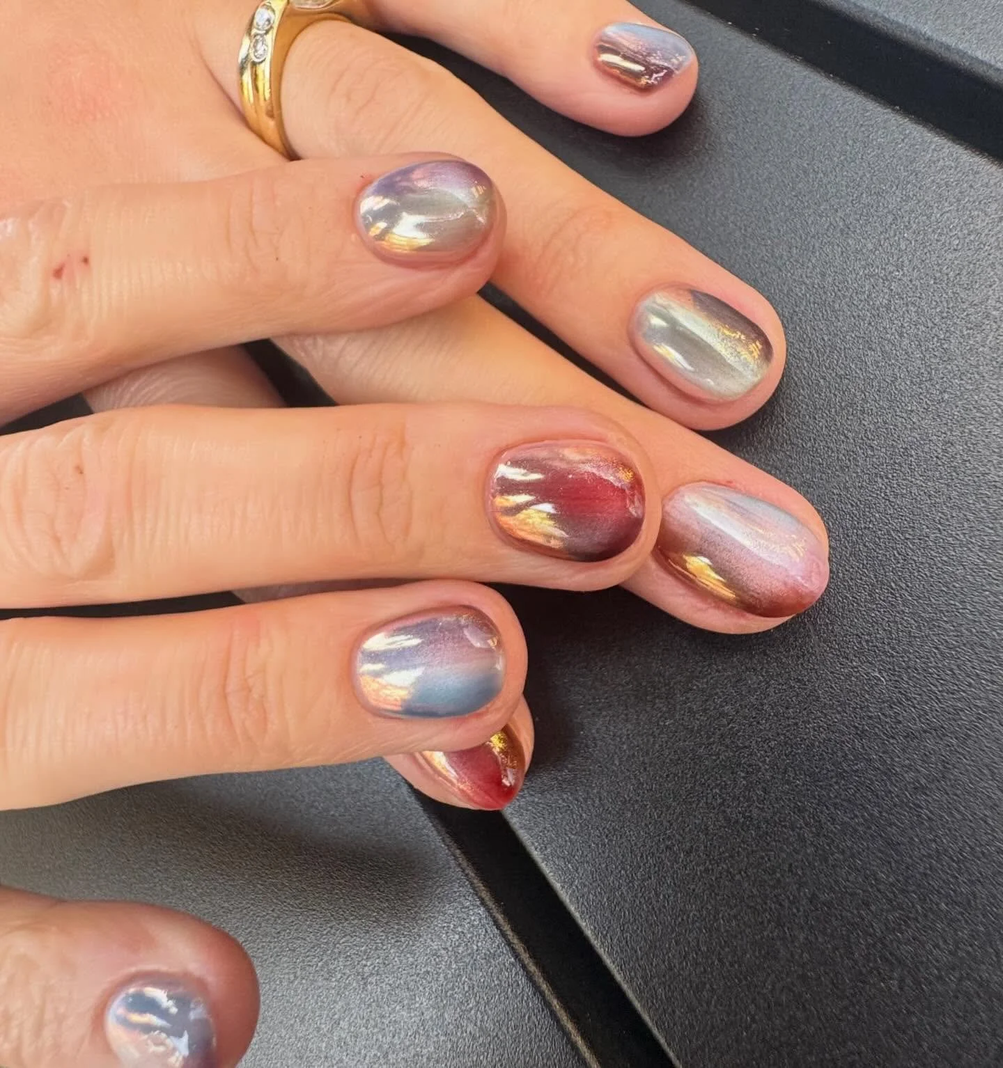 It&rsquo;s taken me YEARS to master cat eye / magnetic gel! I&rsquo;m obsessed 

TY @gracedalgleishx for letting me play ❤️