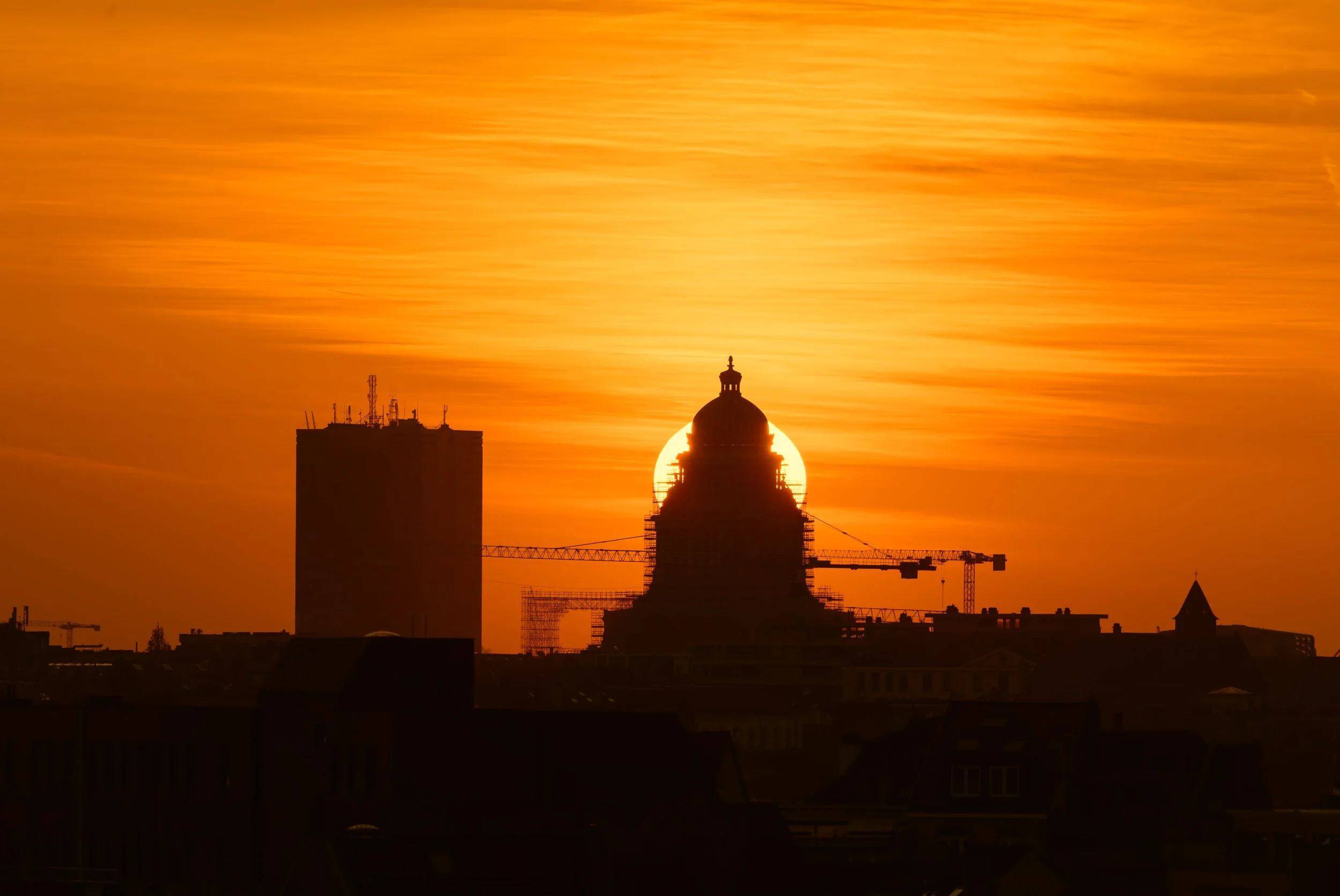Story Behind the Pictures #1 “Brussels Between Light and Scaffolds – Palais de Justice, Belgium”