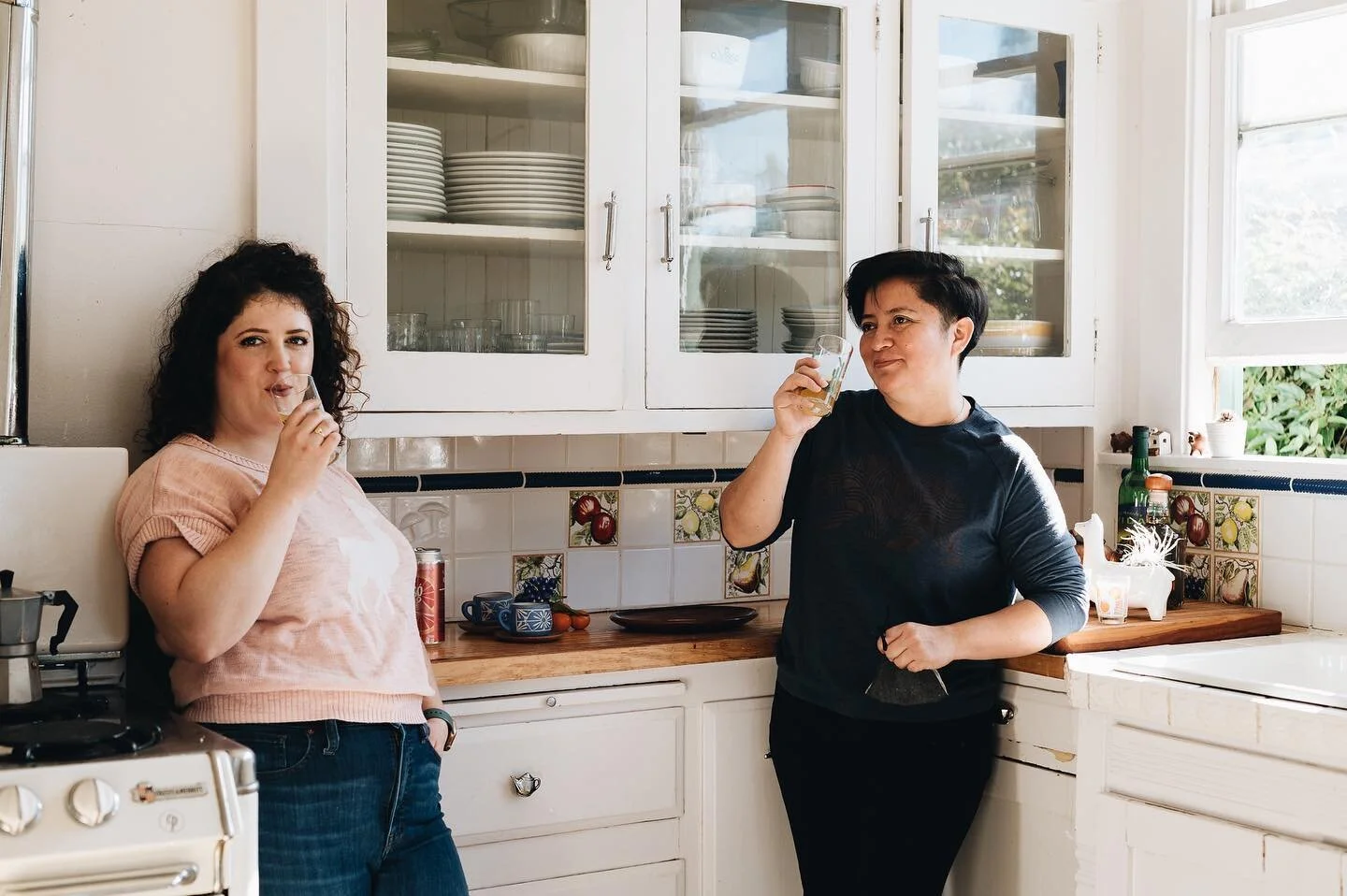 🗣️new episode alert!🗣️ 
For the first English episode of the season, @ramonaags and @tangobug talk about what has kept them so busy! 
.
Tune in for some sneak peeks on what&rsquo;s coming up in this season; there are tons of amazing episodes we can