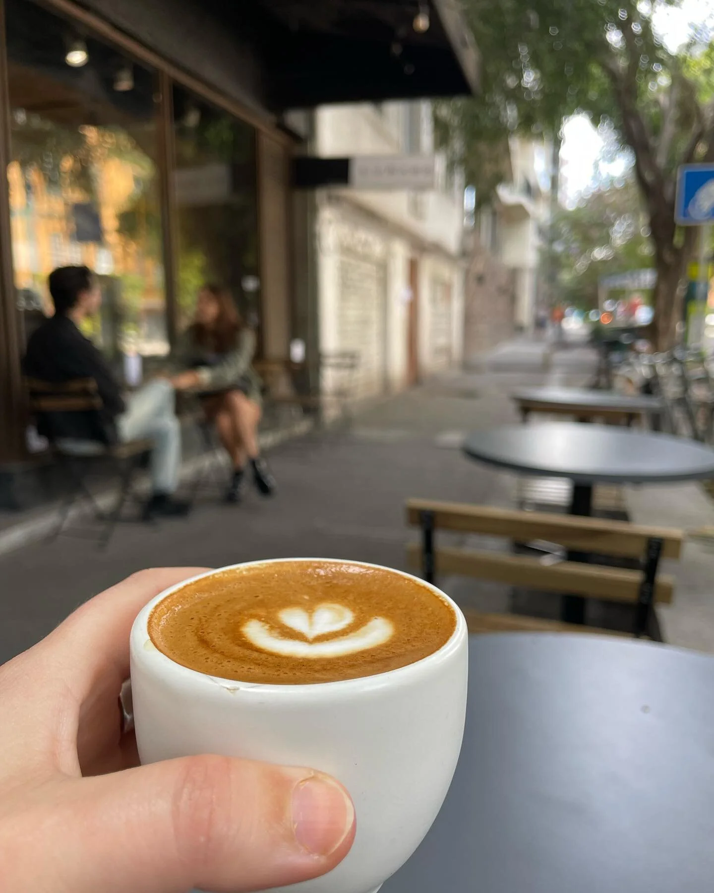 Si est&aacute;s en CDMX, obligado pasar por @cafecurado !
.
Next time you&rsquo;re in Mexico City, you gotta stop by Cafe Curado in Roma Norte!
.
#cafedeespecialidad #coffeegram #hechoamano #lattearte #specialtycoffee #chingonasdecafe #cafeteraintele