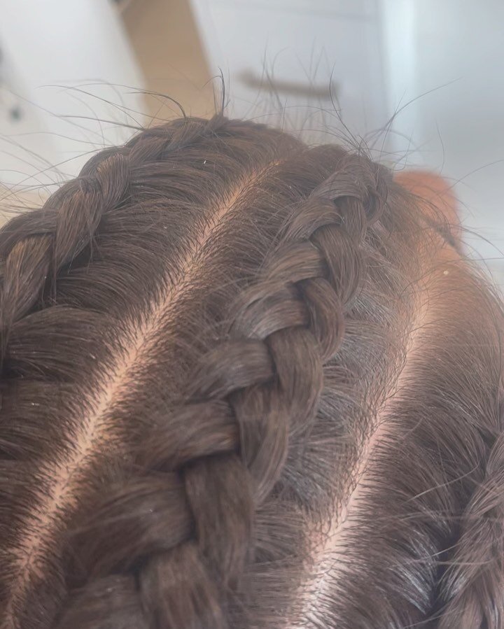 Step up you hair game! Saba is an expert in hair braiding. Text us to book your personalized hair appointment! 🔝

#coquitlam #coquitlamhair #vancouver #vancouverhair #coquitlamhairstylist #fashion #braidstyles #hairbraiding #hairbraider #hairstyles 