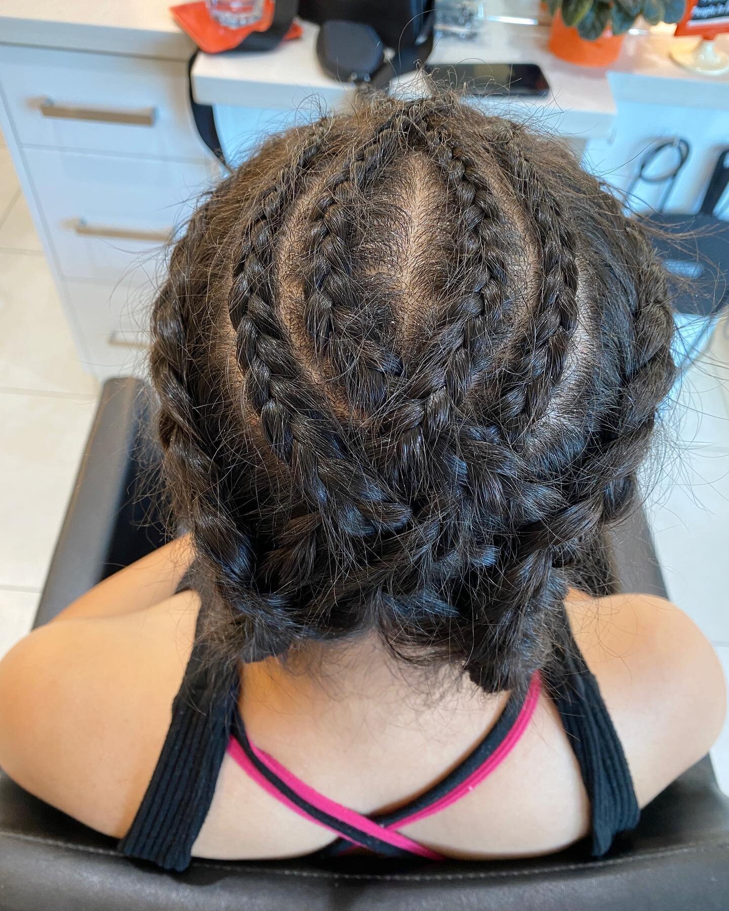 First in Vancut Hair Salon! Saba is extensively trained in all aspects of braiding including our favorite cornrows! Text us at 778-231-2707 to book! 😍🤩

#coquitlam #coquitlamhair #braidedhairstyles #braided #braidedhair #vancouver #vancouverhair #v