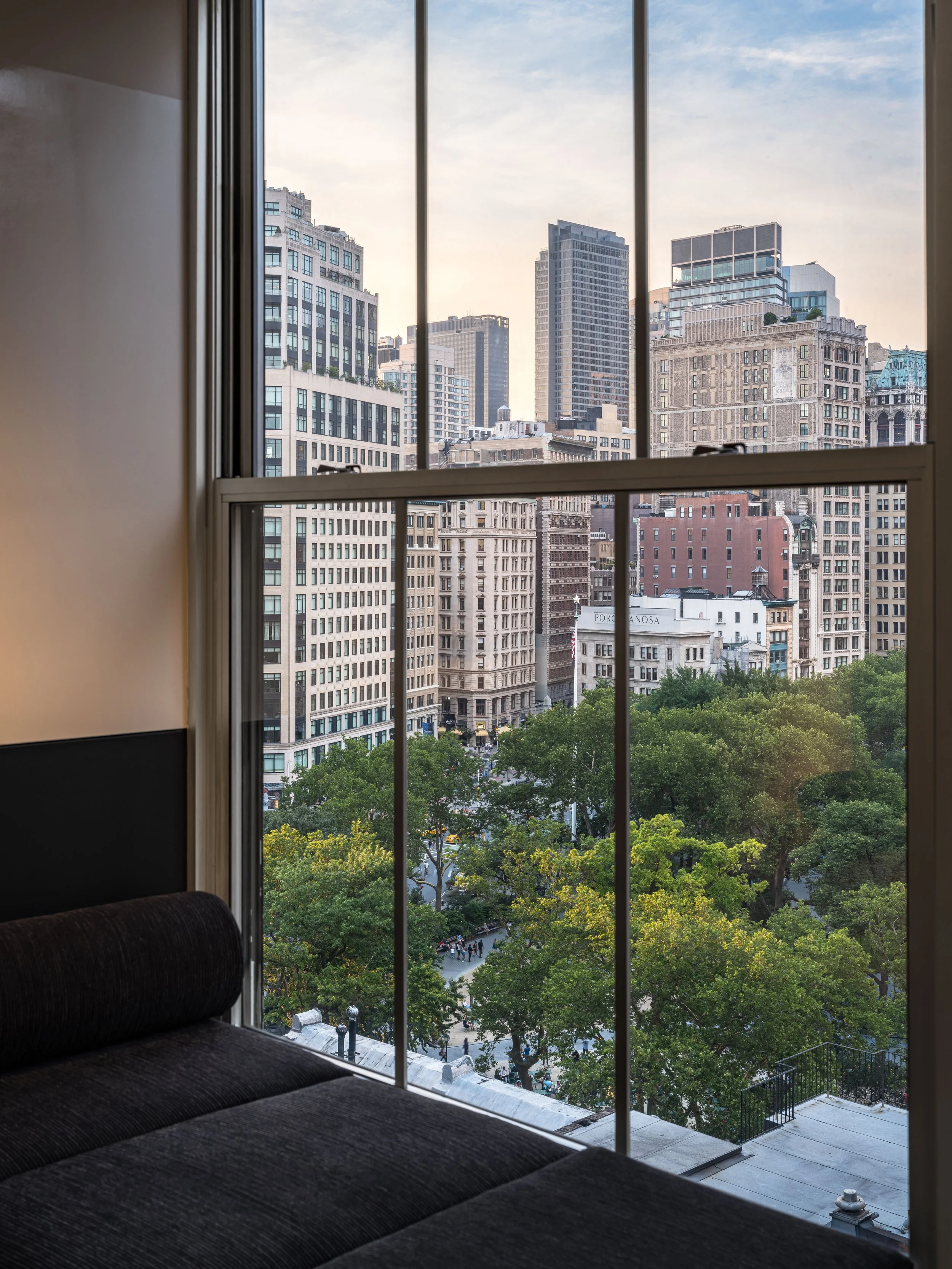 JR25 Wendell Burnette - Flatiron Apt NY 8158 WEB.jpg