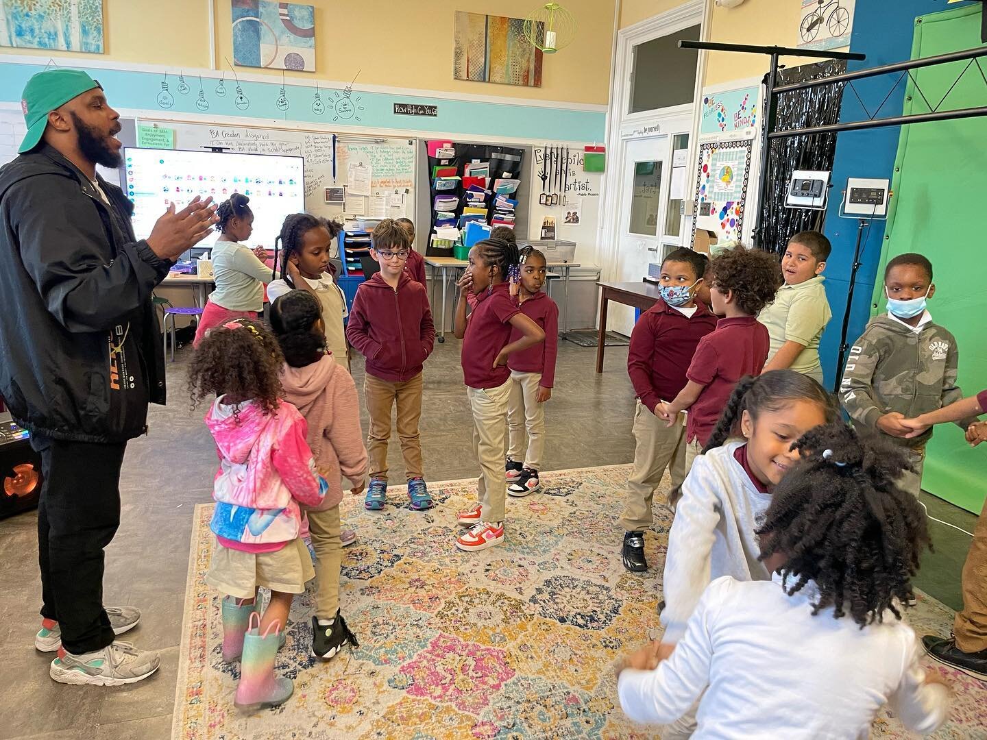 1st graders at @whittierecstem have been part of a hip hop program for a few months now! Each week they learn a bit more and have an outlet to dance during the school day! 🕺🤍 #danceeducation #dancers #danceclass